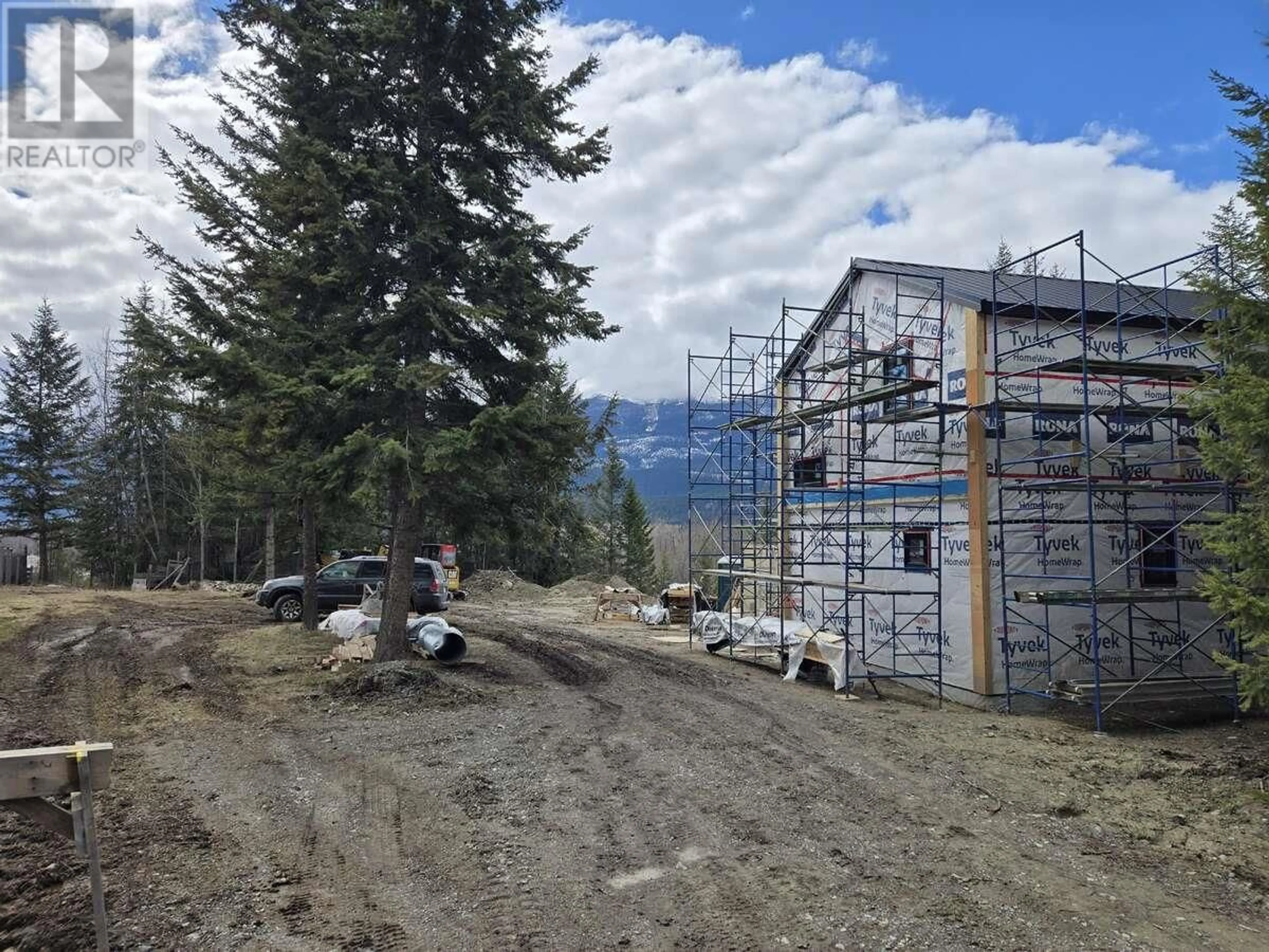 A pic from outside/outdoor area/front of a property/back of a property/a pic from drone, unknown for 640 95 HIGHWAY, Golden British Columbia V0A1H2