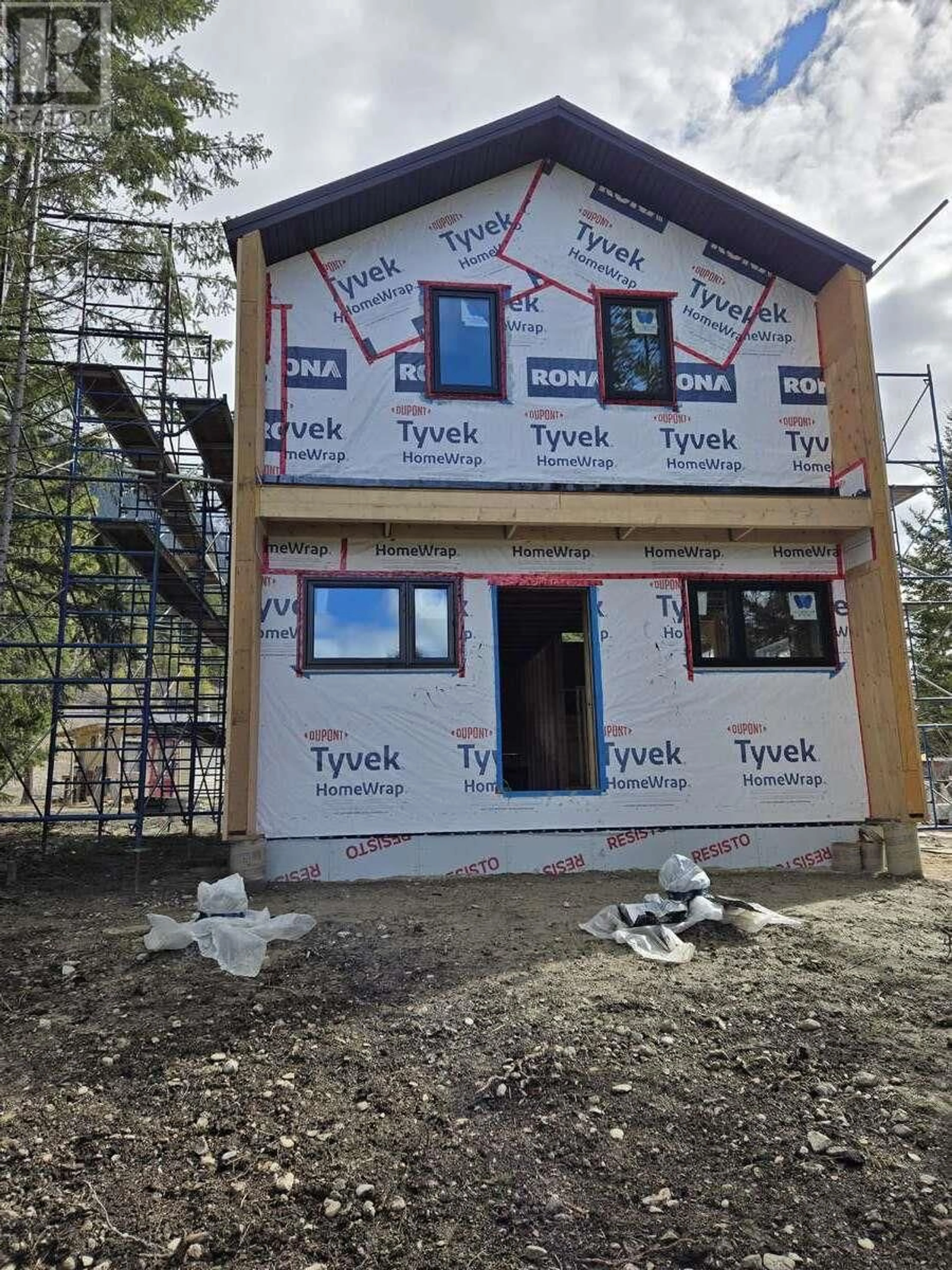 Home with vinyl exterior material, building for 640 95 HIGHWAY, Golden British Columbia V0A1H2