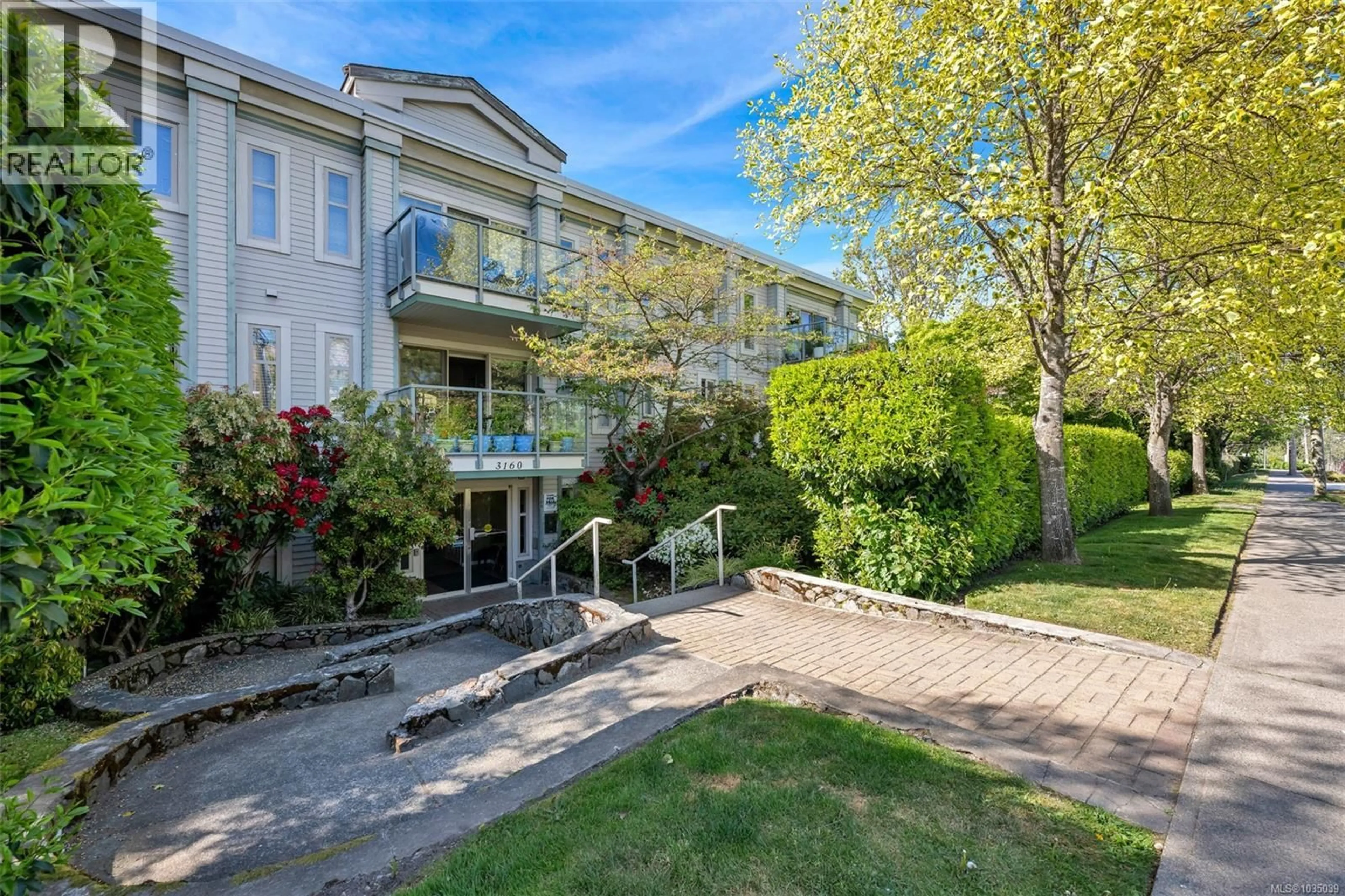 Patio, street for 205 - 3160 ALBINA STREET, Saanich British Columbia V9A1Z5