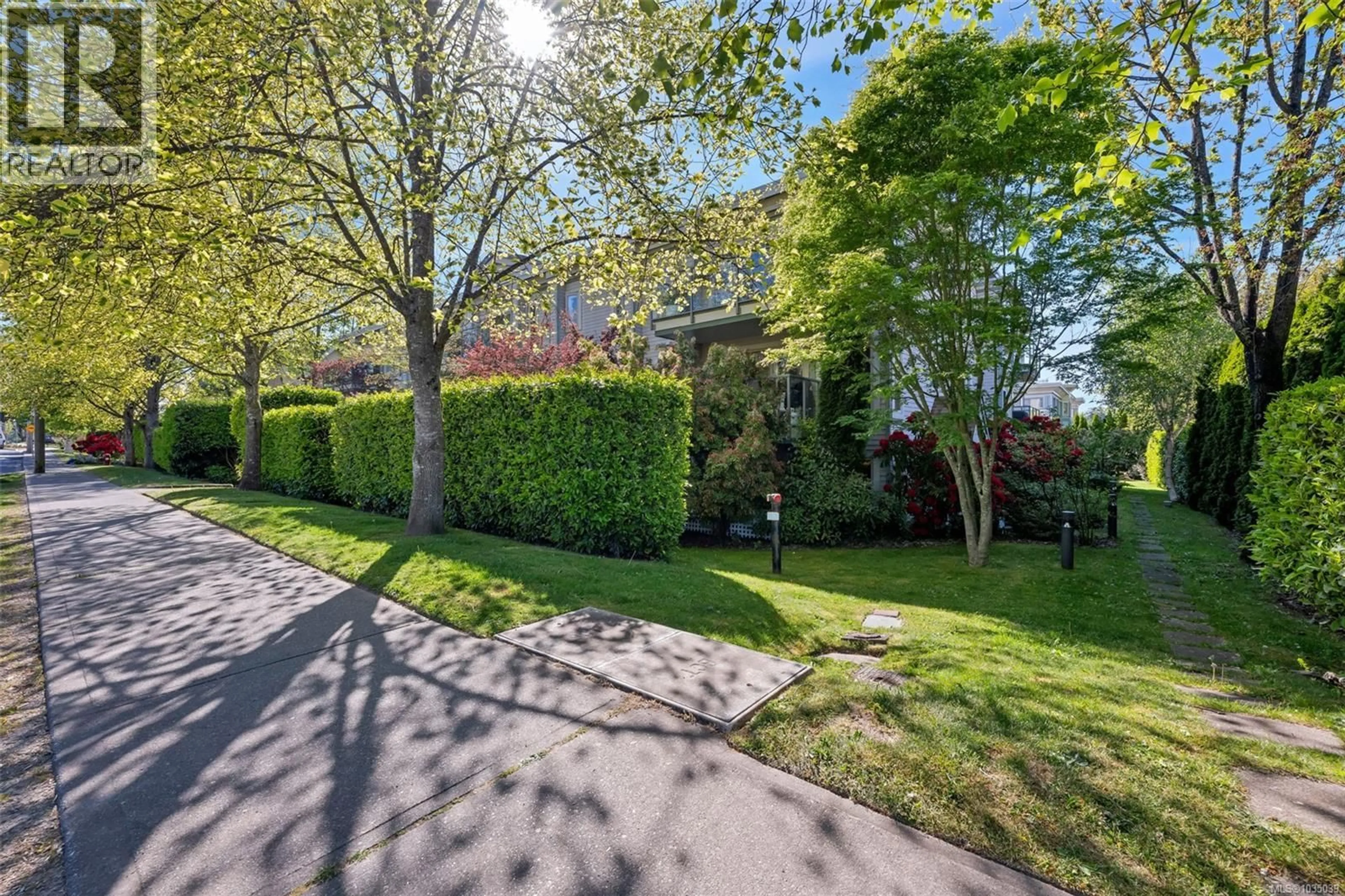 Patio, street for 205 - 3160 ALBINA STREET, Saanich British Columbia V9A1Z5
