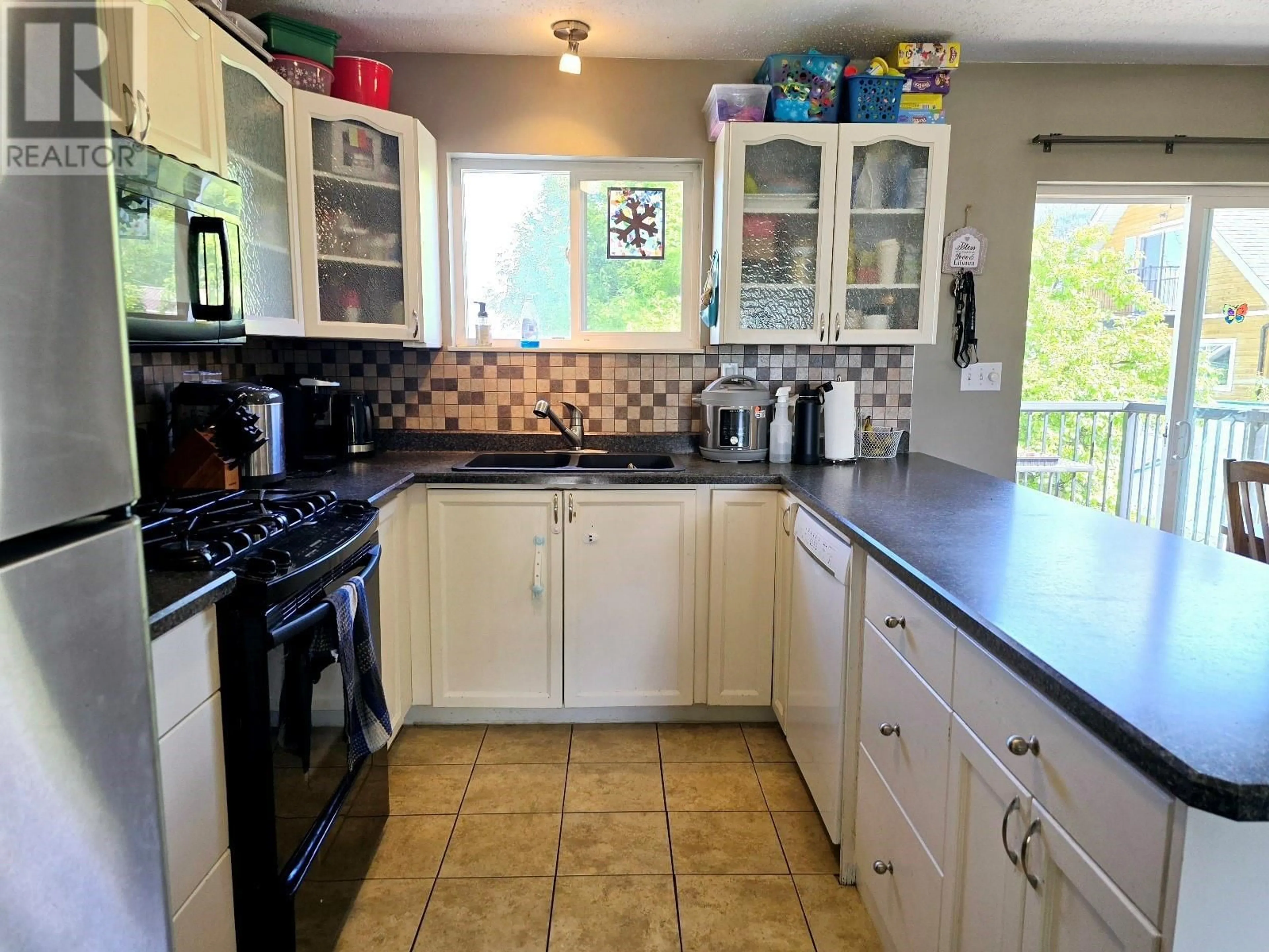 Standard kitchen, ceramic/tile floor for 710 BIRCH STREET, Creston British Columbia V0B1G3