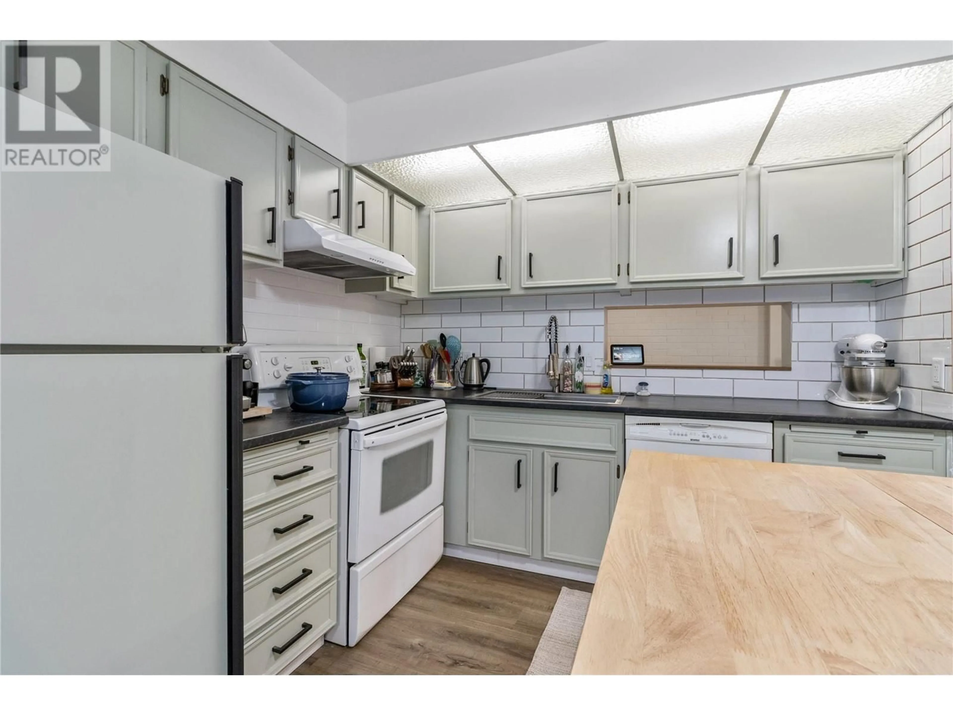 Standard kitchen, wood/laminate floor for 203 - 1915 PACIFIC COURT, Kelowna British Columbia V1Y8B3