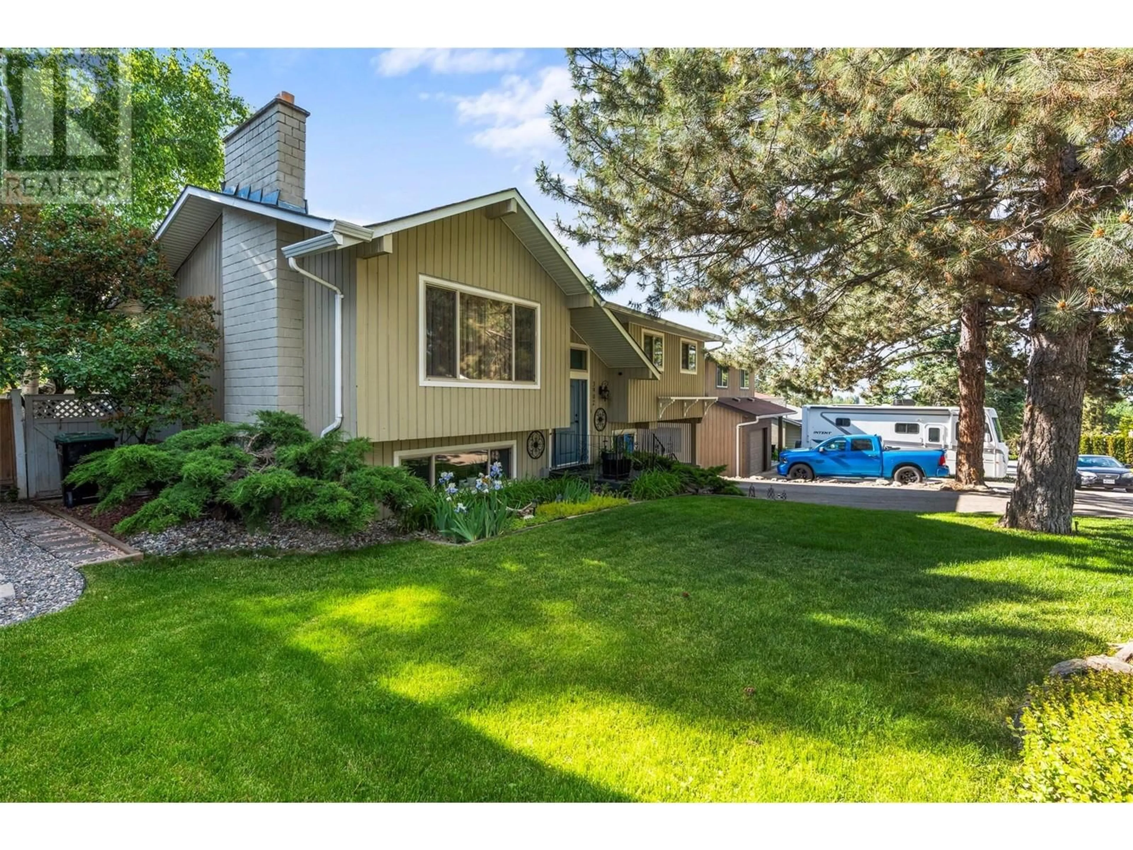 Home with vinyl exterior material, unknown for 3902 17 STREET, Vernon British Columbia V1T8A4