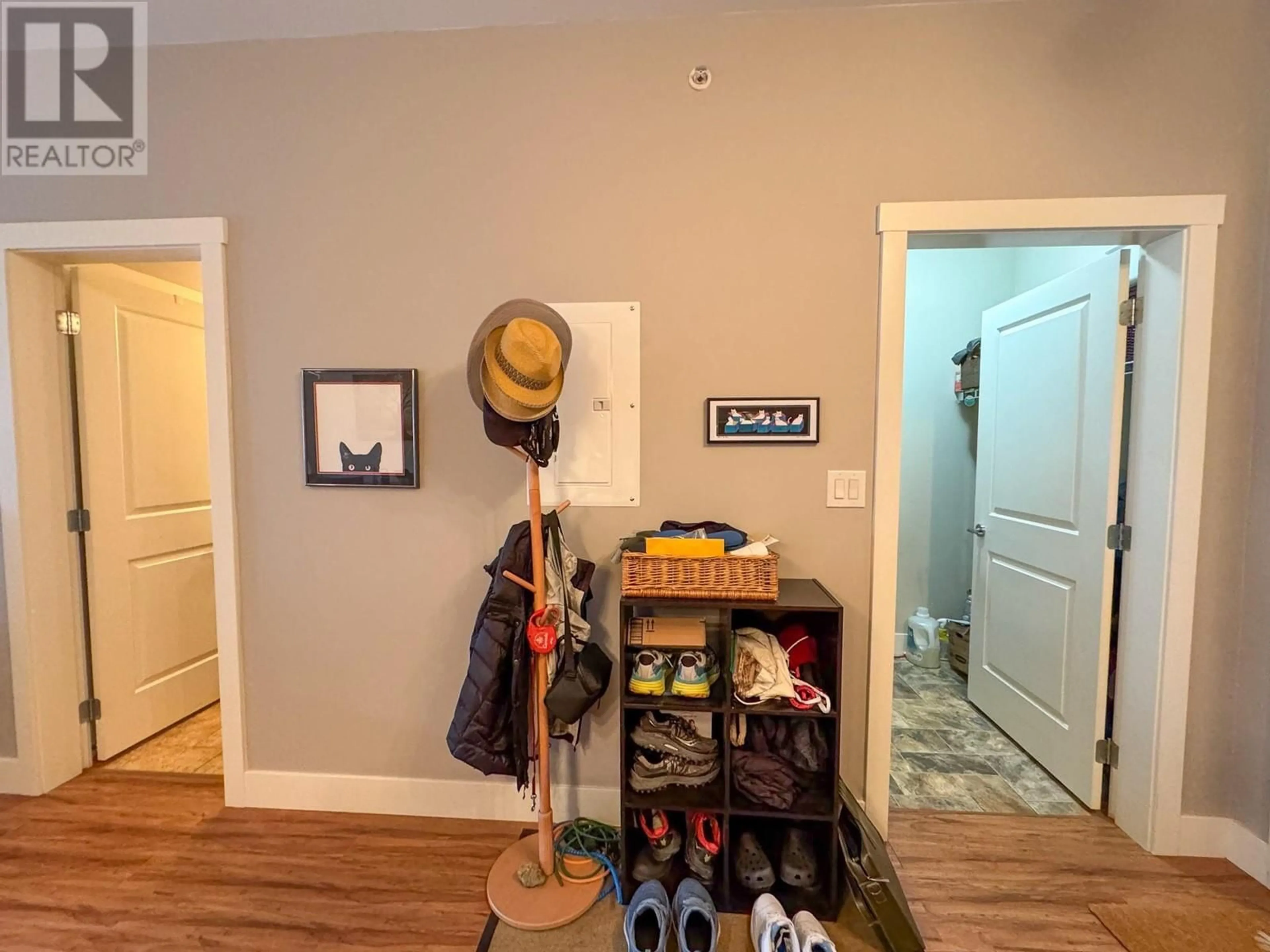 Indoor entryway for 305 - 1701 MENZIES STREET, Merritt British Columbia V1K1A5