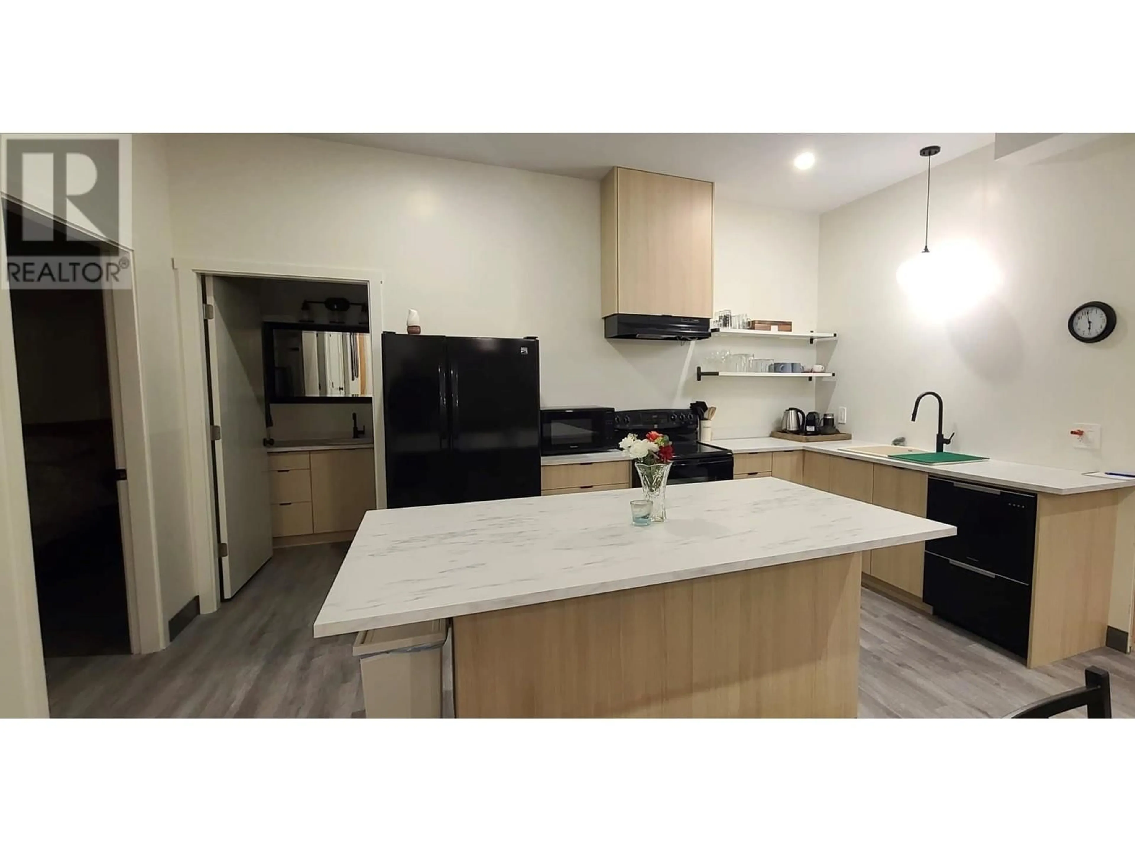 Open concept kitchen, unknown for 6074 JACKSON CRESCENT, Peachland British Columbia V0H1X4