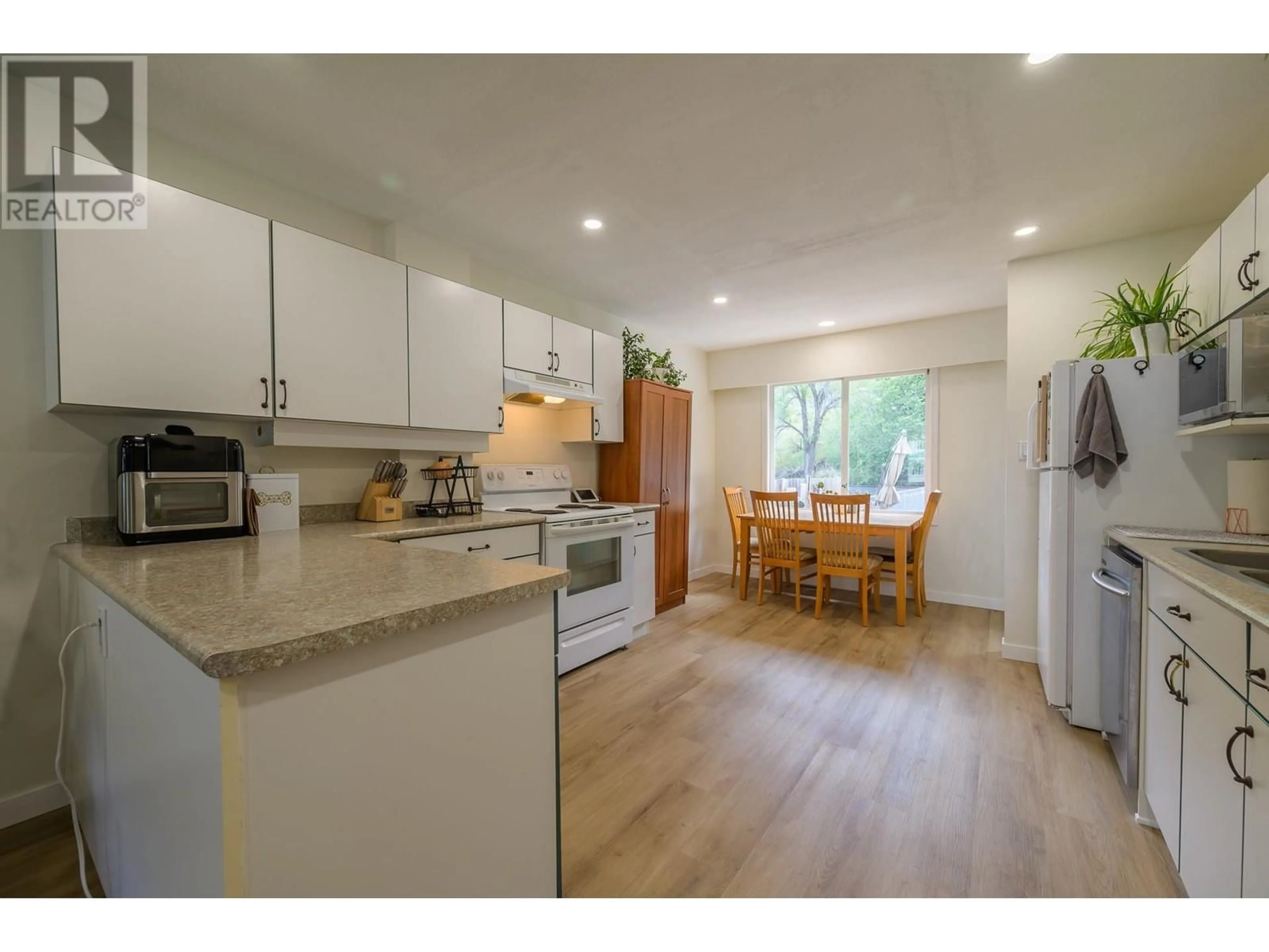 Open concept kitchen, unknown for 2257/2259 VALLEYVIEW DRIVE, Kamloops British Columbia V2C4C8