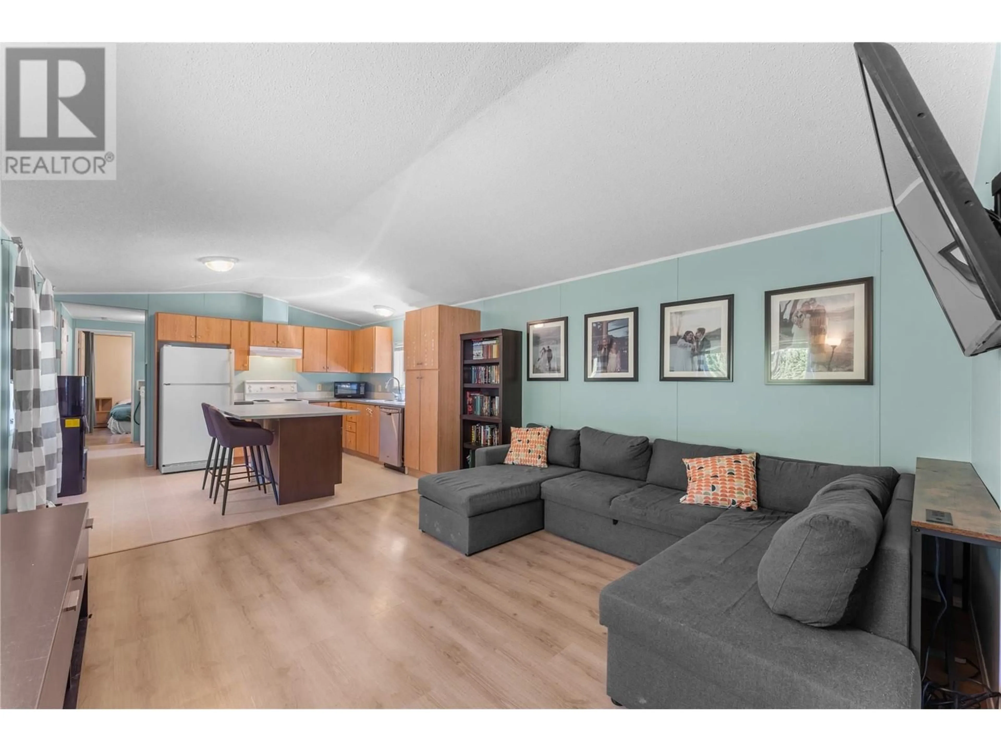 Open concept kitchen, wood/laminate floor for 41 - 1525 WESTSIDE ROAD, Westbank British Columbia V1Z3Y3