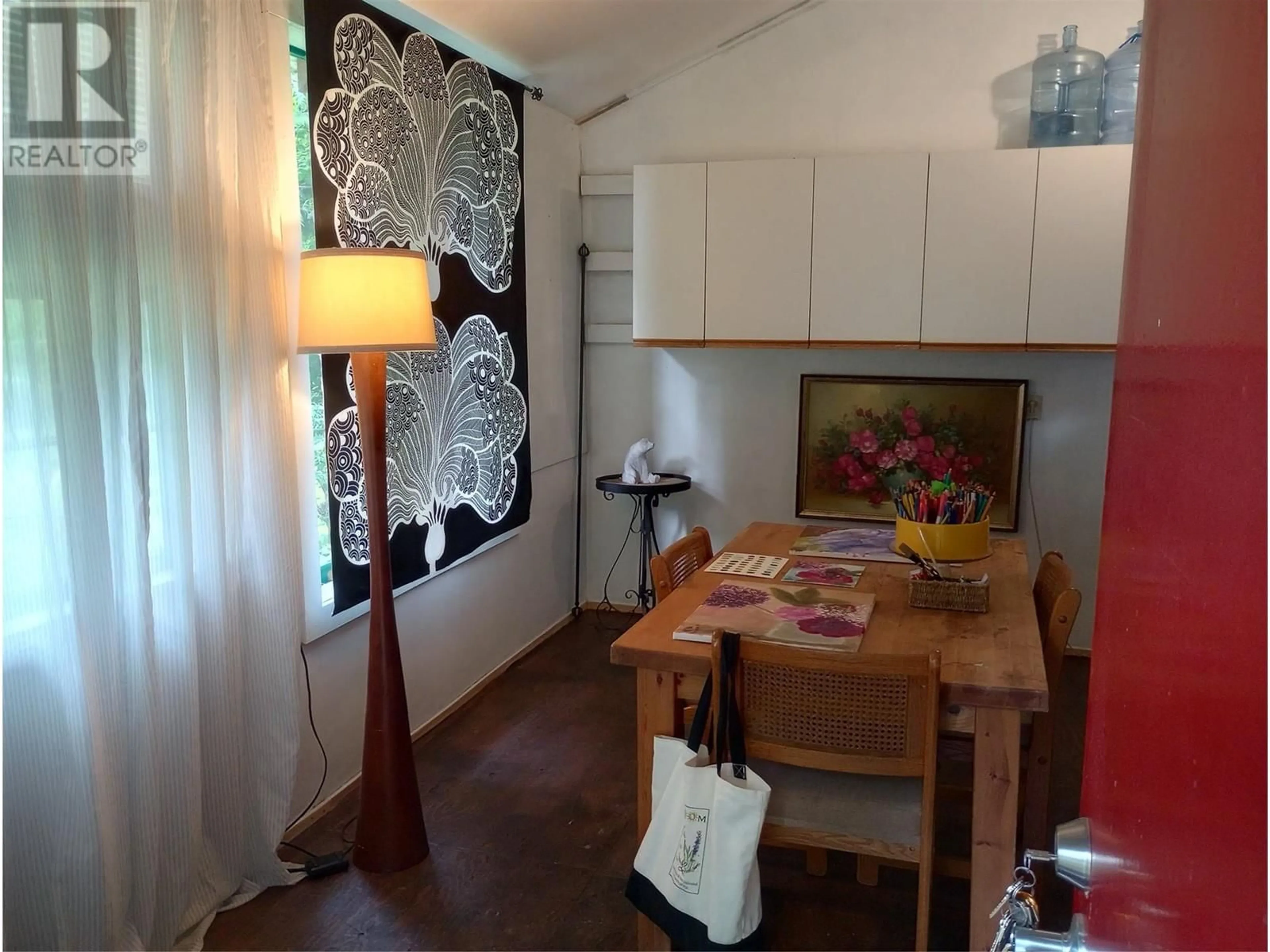 Dining room, wood/laminate floor for 7812 6 HIGHWAY, Fauquier British Columbia V0G1K0