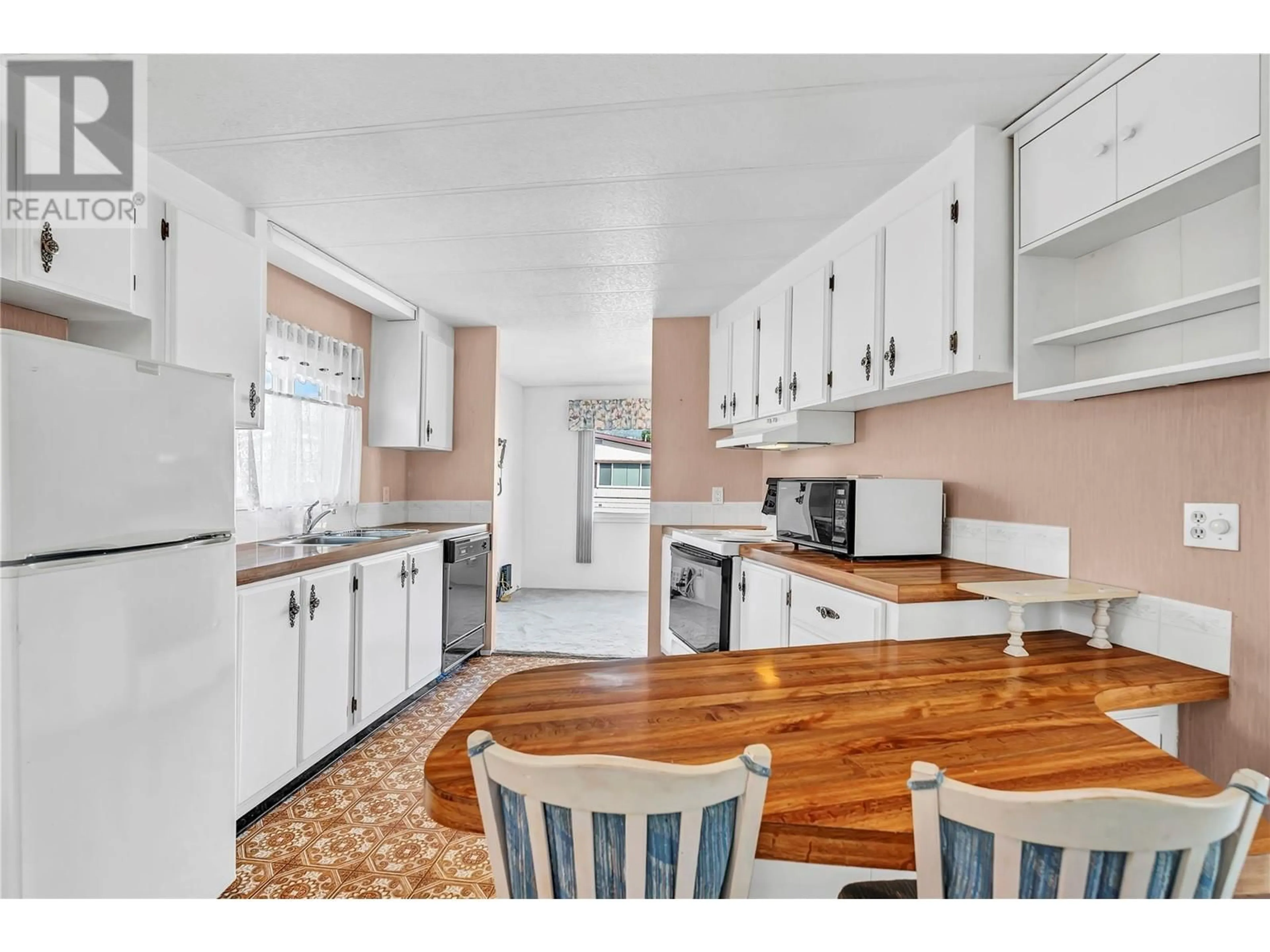 Standard kitchen, unknown for 19 - 999 BURNABY AVENUE, Penticton British Columbia V2A1G7
