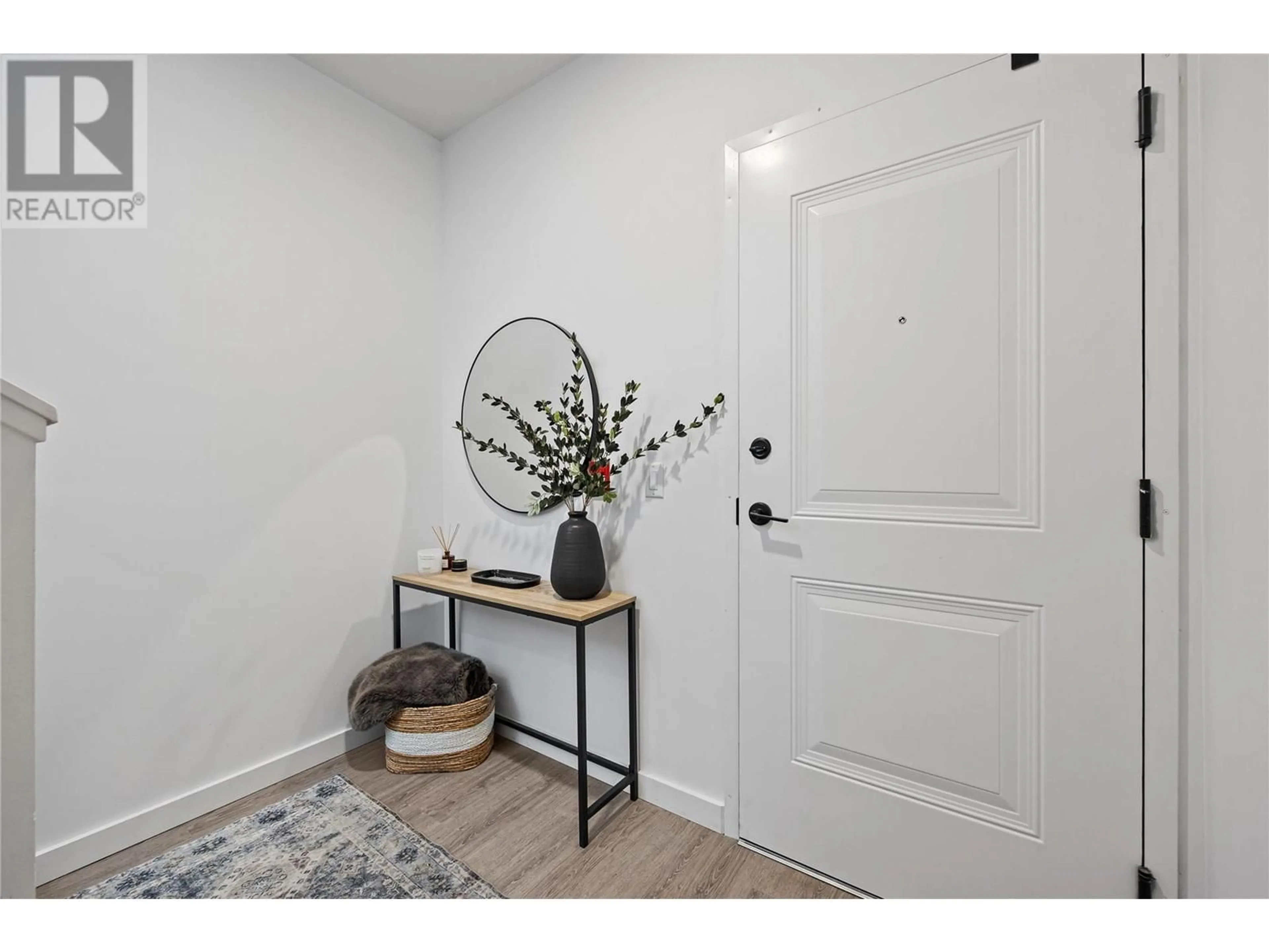Indoor entryway for 28 - 685 BOYNTON PLACE, Kelowna British Columbia V1V2Z4