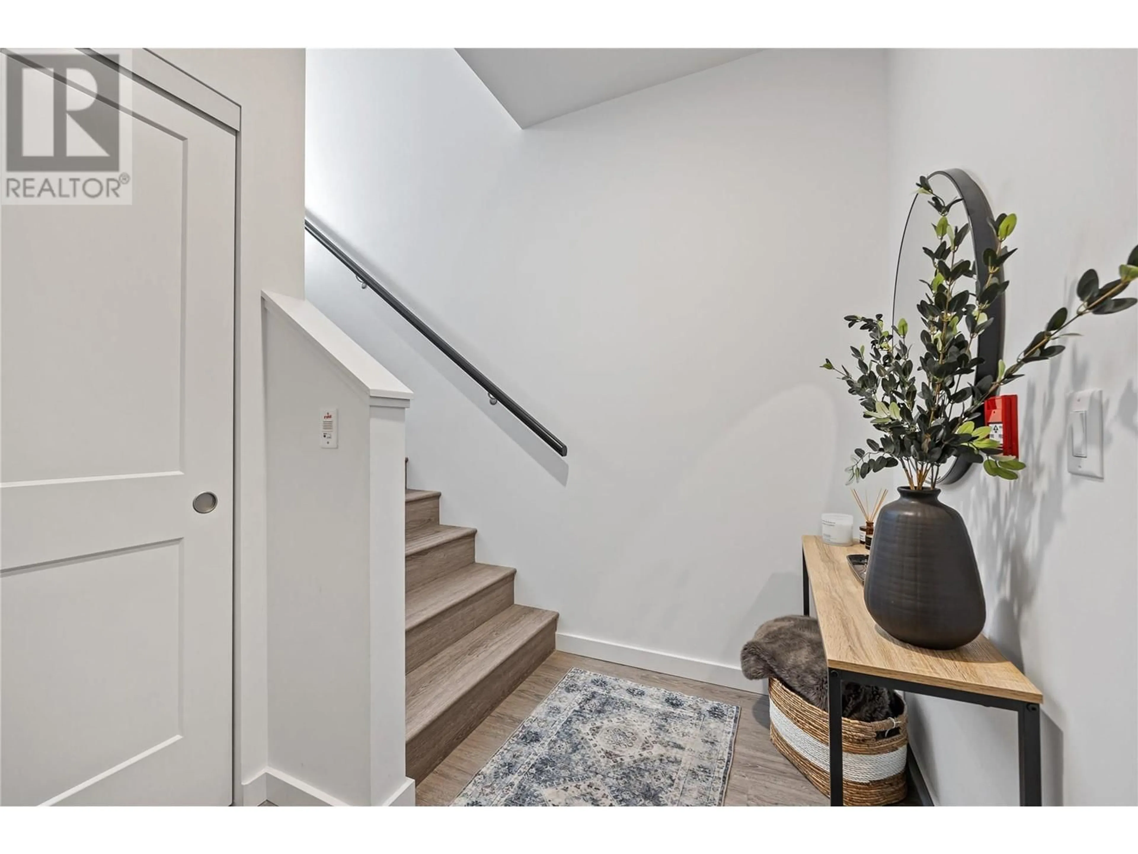 Indoor entryway for 28 - 685 BOYNTON PLACE, Kelowna British Columbia V1V2Z4