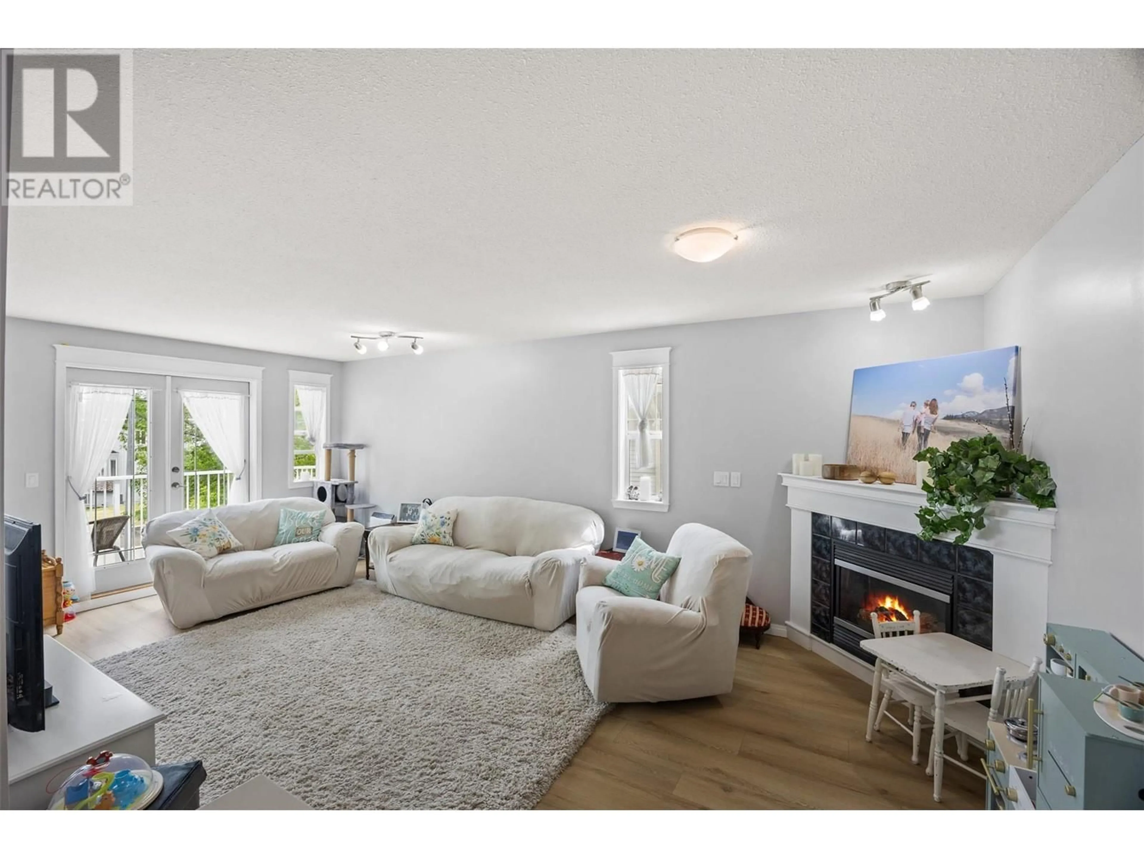Living room with furniture, unknown for 2332 BRAMBLE LANE, Kamloops British Columbia V1S1Y6