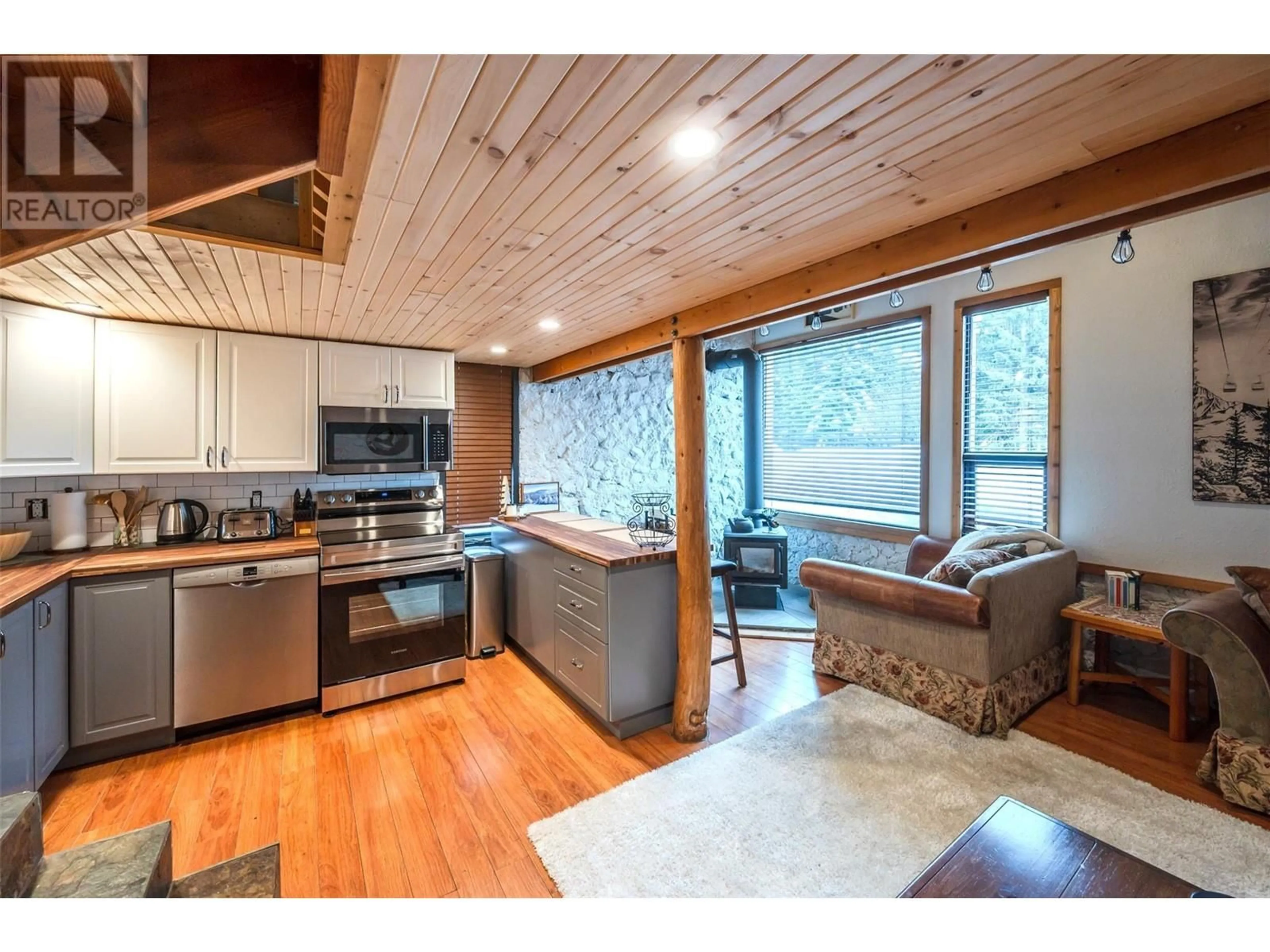 Open concept kitchen, wood/laminate floor for 11 - 130 COUGAR ROAD, Oliver British Columbia V0H1T8