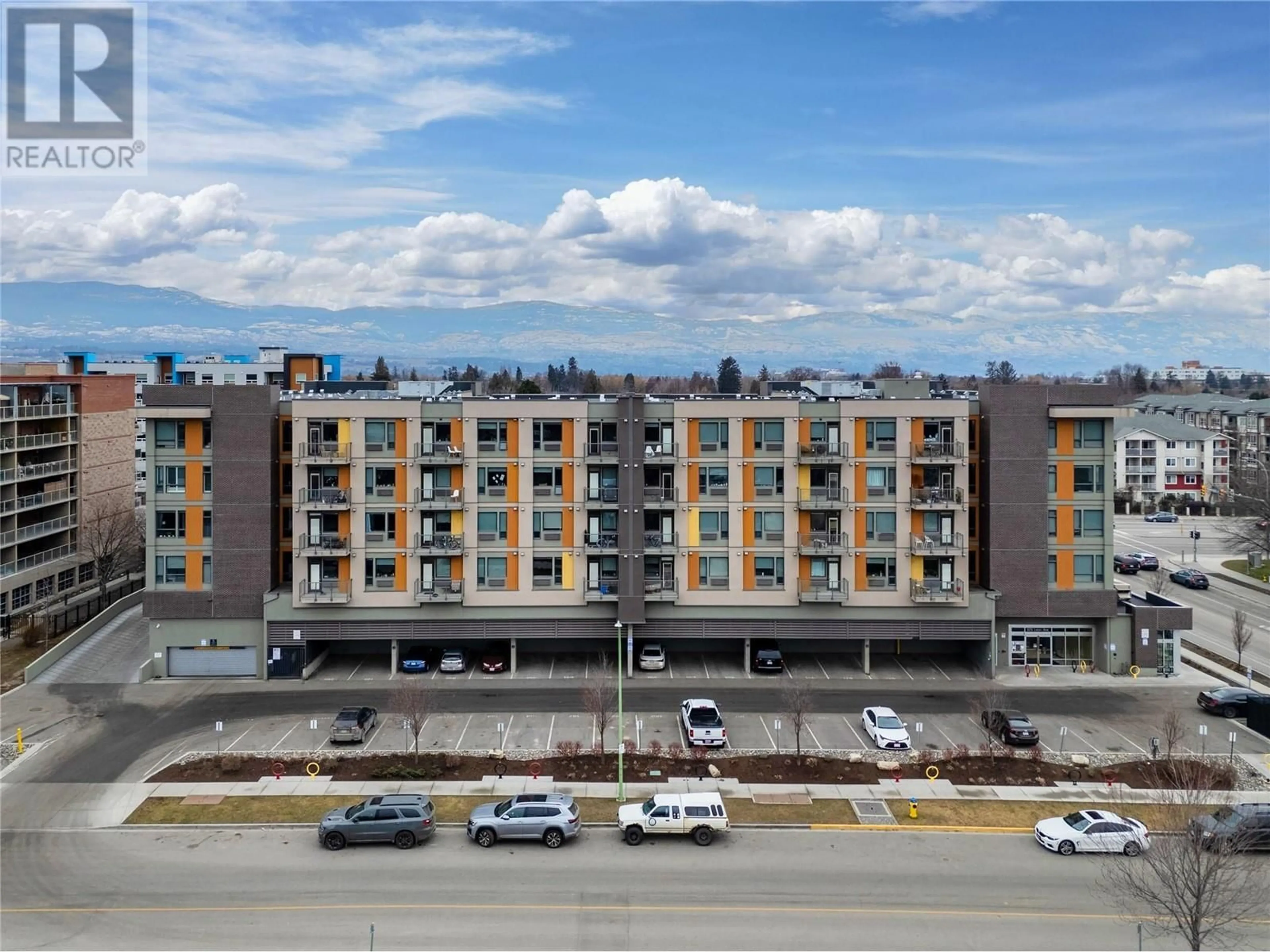 A pic from outside/outdoor area/front of a property/back of a property/a pic from drone, building for 411 - 925 LEON AVENUE, Kelowna British Columbia V1Y0E5