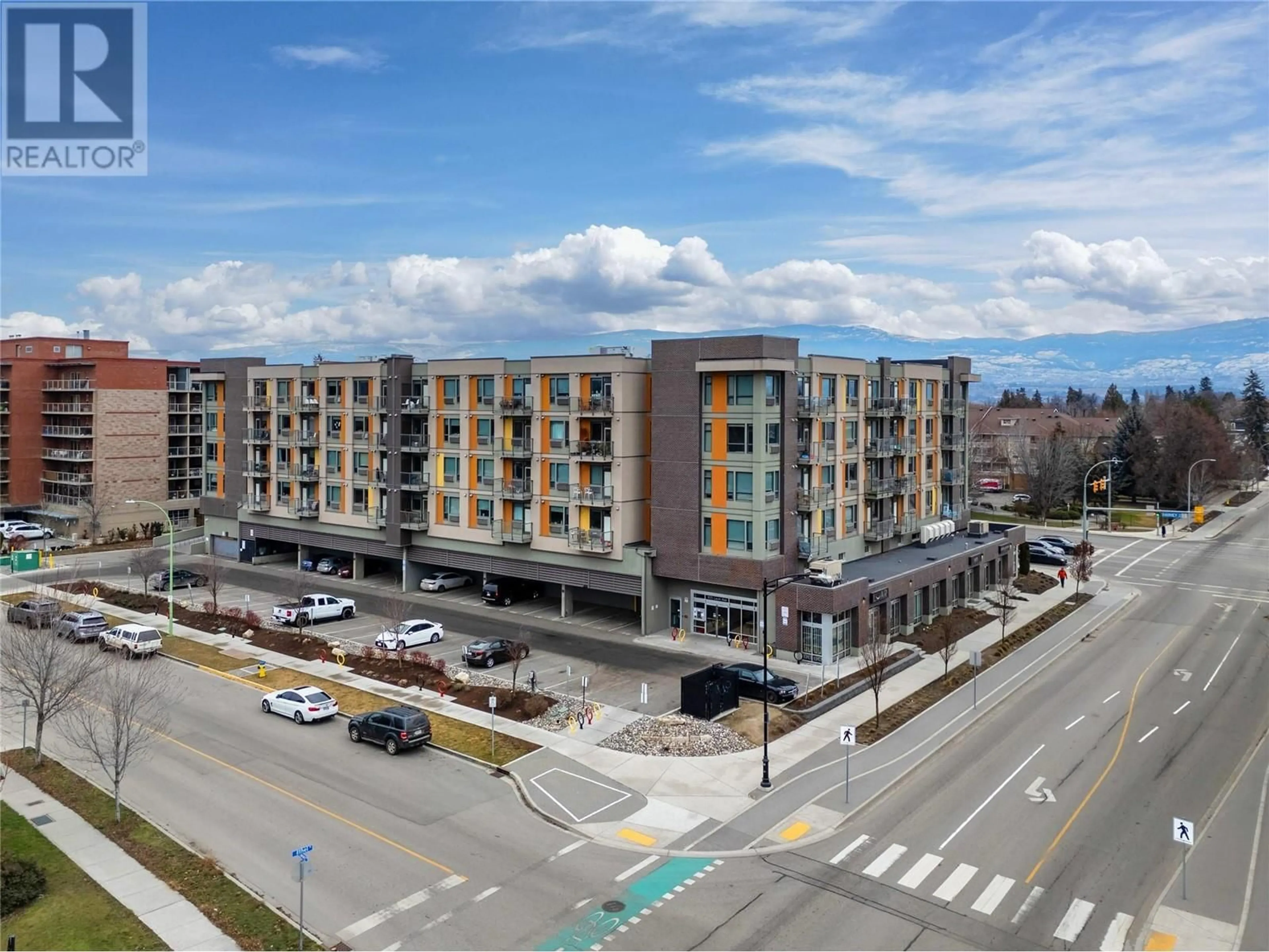 A pic from outside/outdoor area/front of a property/back of a property/a pic from drone, unknown for 411 - 925 LEON AVENUE, Kelowna British Columbia V1Y0E5