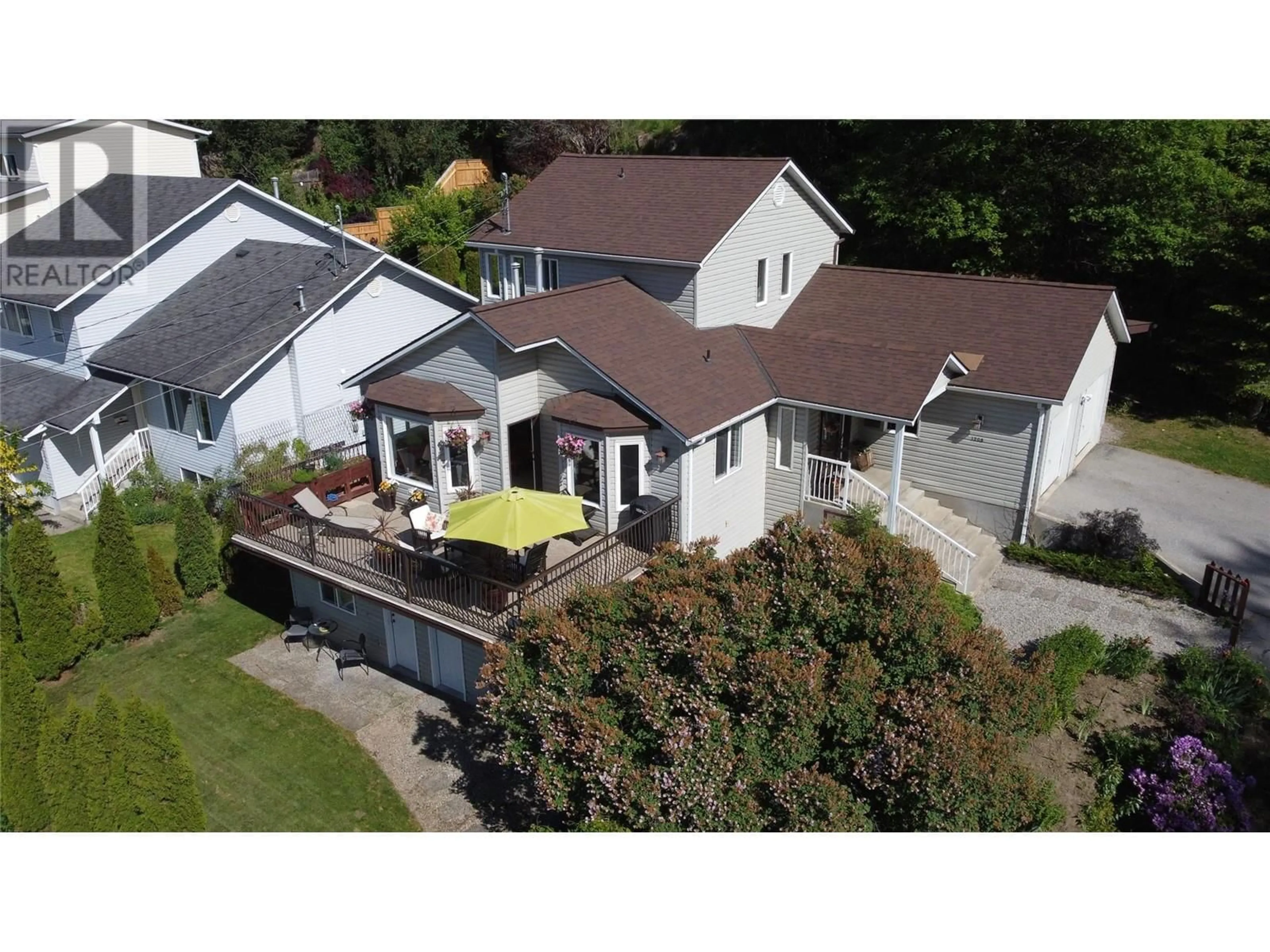 A pic from outside/outdoor area/front of a property/back of a property/a pic from drone, unknown for 1208 SELBY STREET, Nelson British Columbia V1L2W3