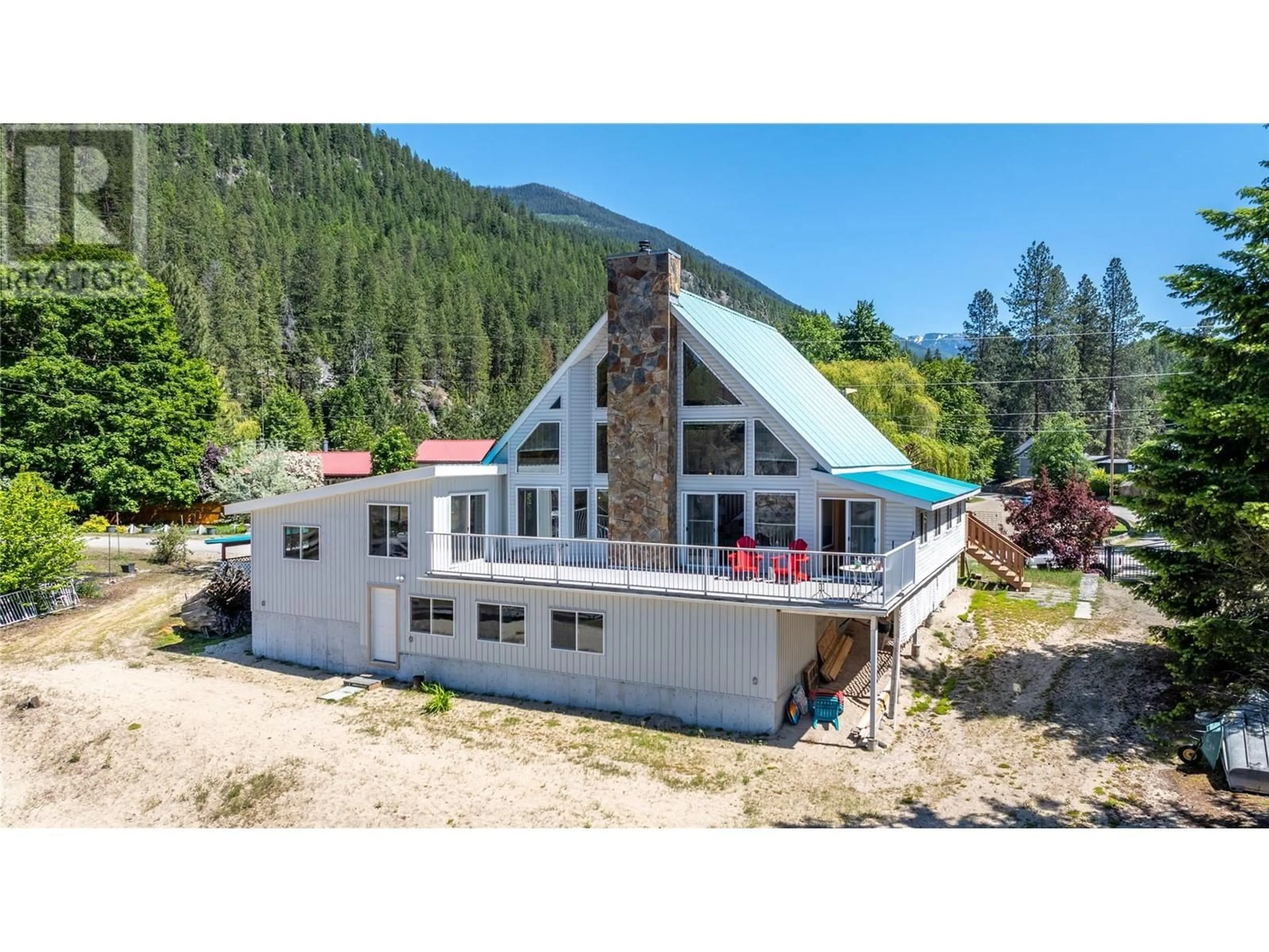 A pic from outside/outdoor area/front of a property/back of a property/a pic from drone, mountain view for 10265 TWIN BAYS ROAD, Kuskanook British Columbia V0B1A1