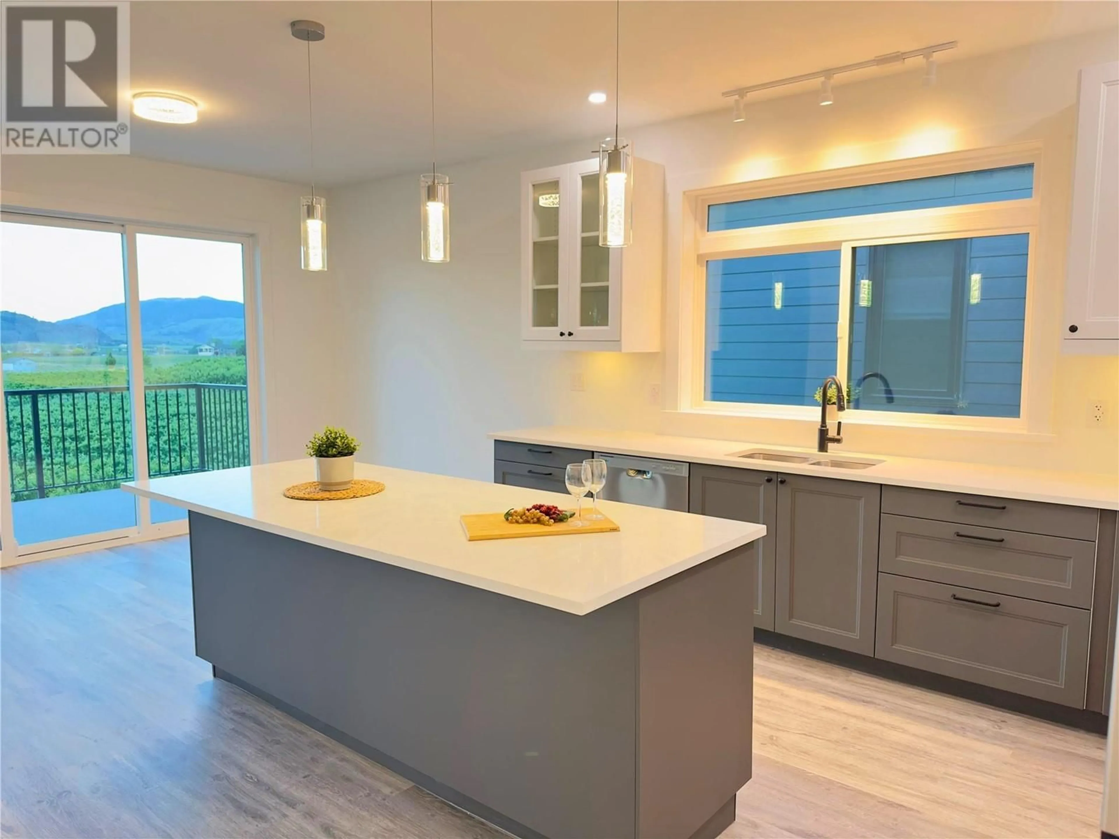 Contemporary kitchen, unknown for 1257 COPPER ROAD, Oliver British Columbia V0H1T5