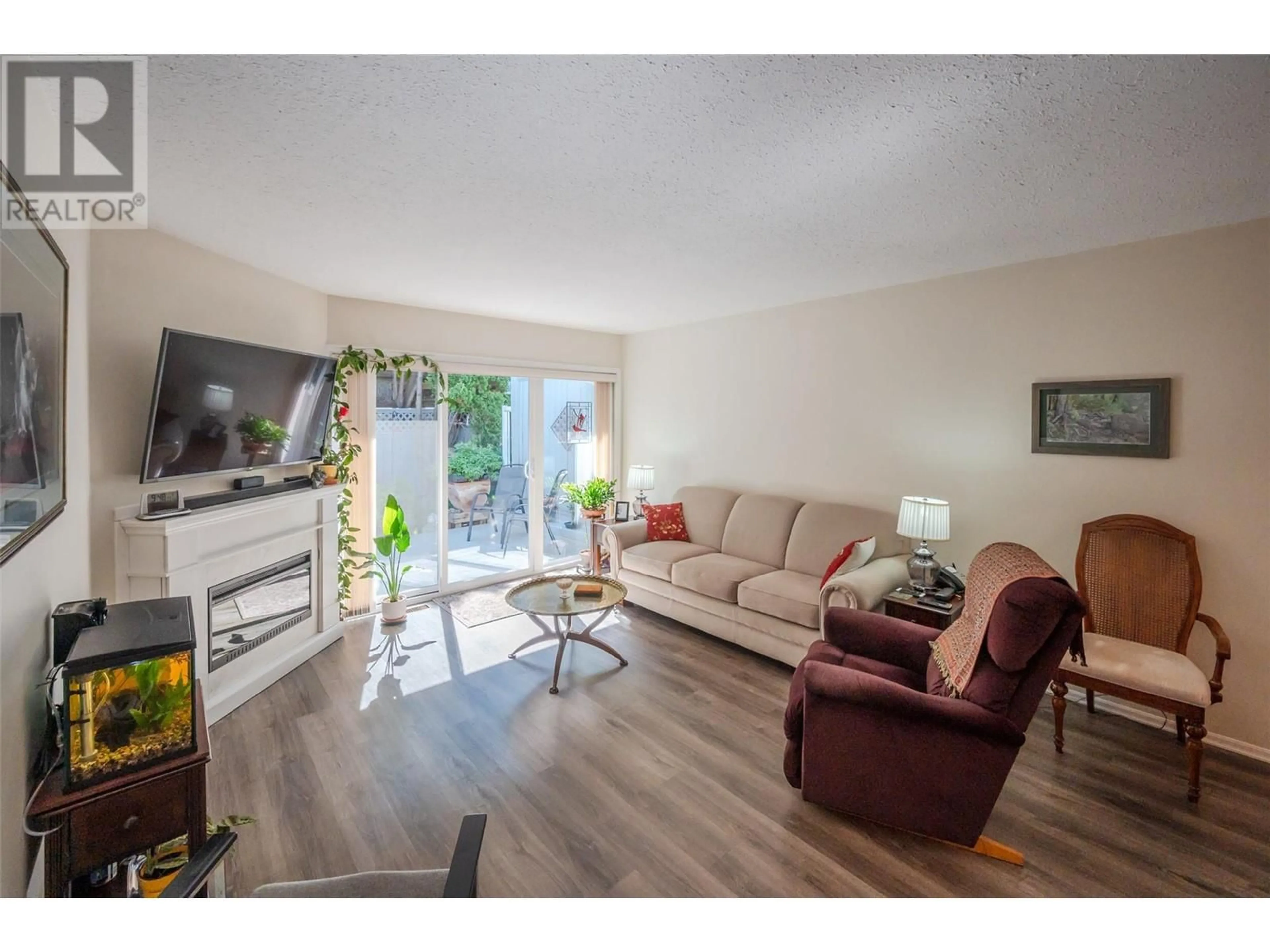 Living room with furniture, wood/laminate floor for 108 - 124 CAMBIE PLACE, Penticton British Columbia V2A1C5