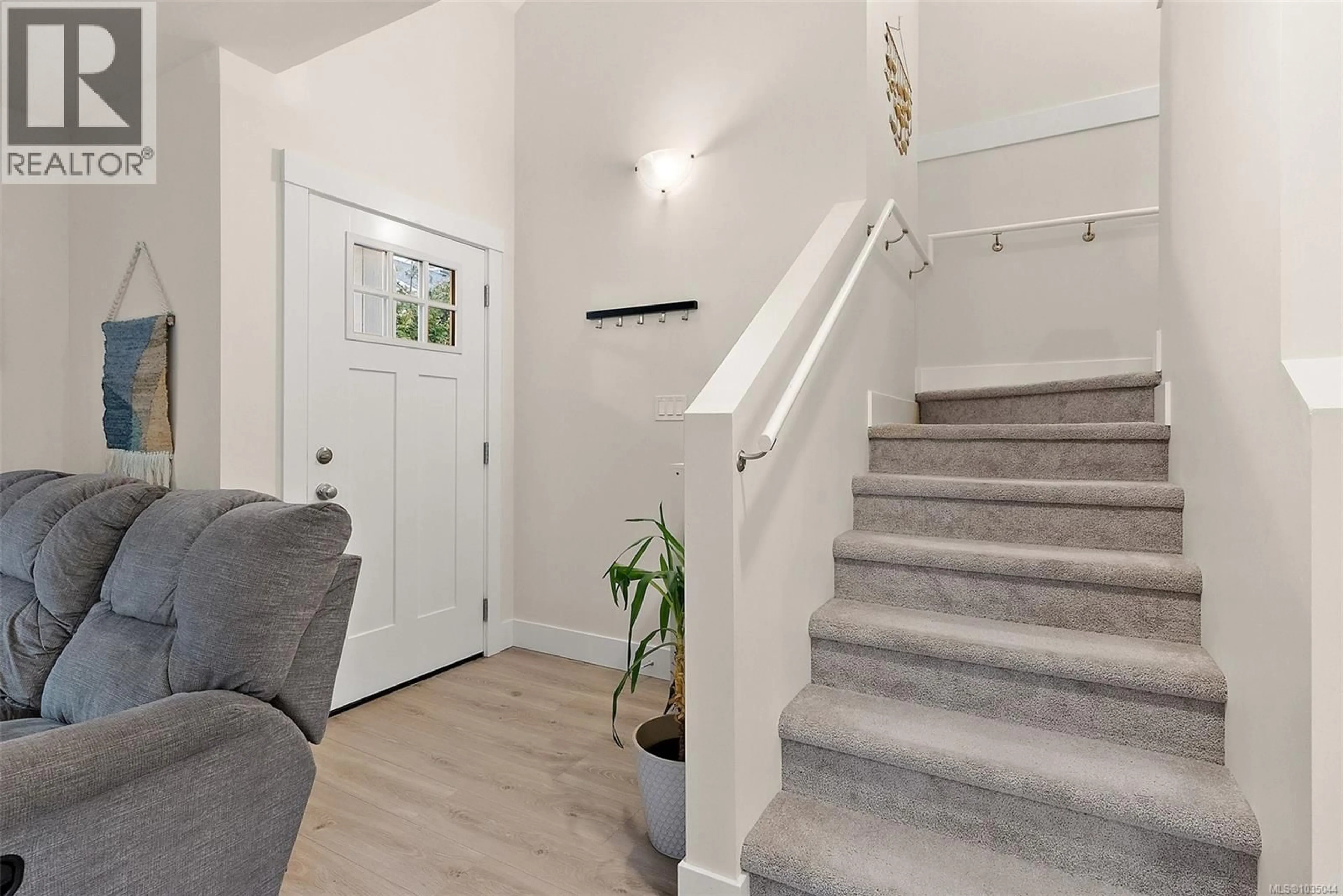 Indoor entryway for 114 - 2038 GATEWOOD ROAD, Sooke British Columbia V9Z1L7
