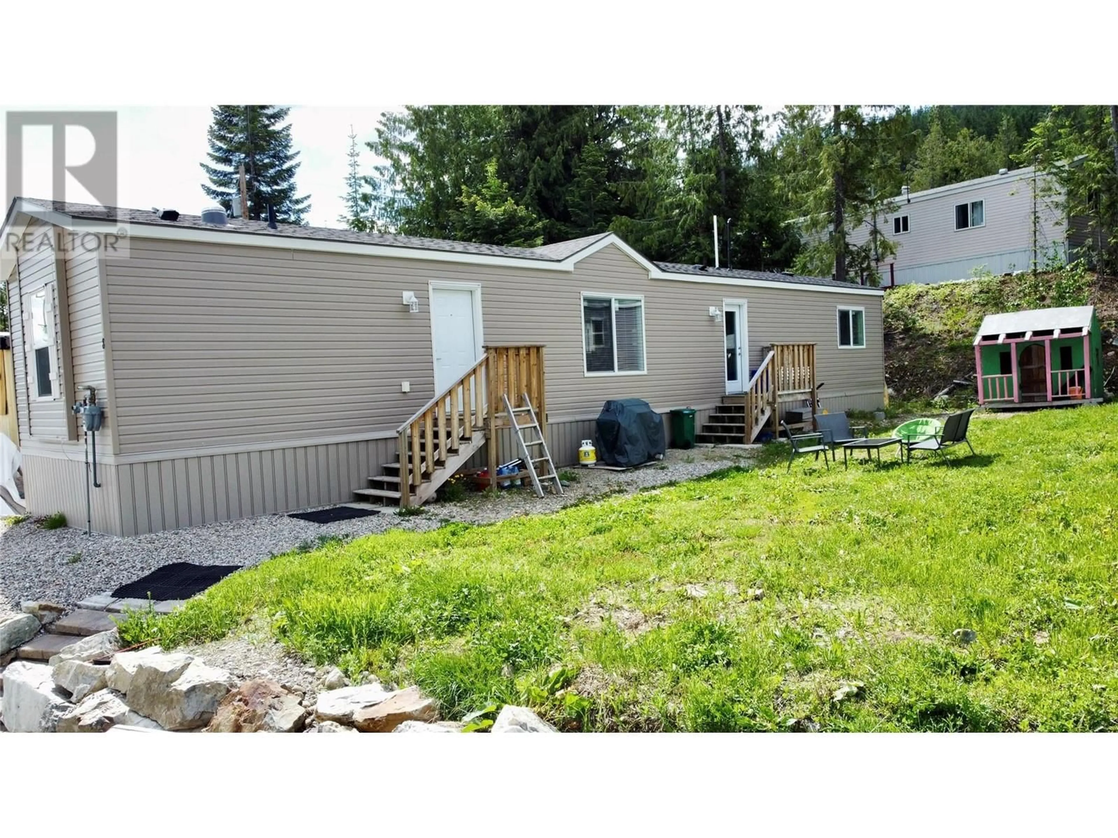 Home with vinyl exterior material, unknown for 8 - 891 MONTE VISTA DRIVE, Rossland British Columbia V0G1Y0