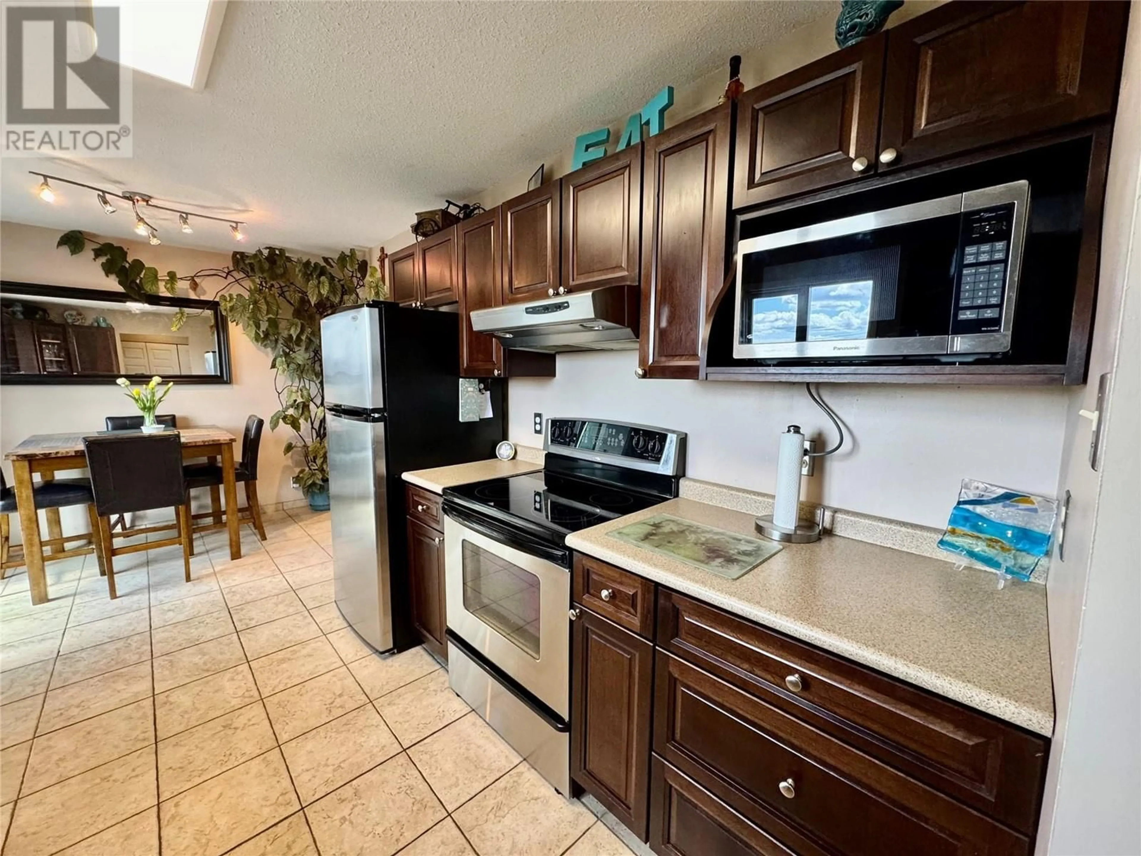 Standard kitchen, ceramic/tile floor for 605 98 AVENUE, Dawson Creek British Columbia V1G1S3