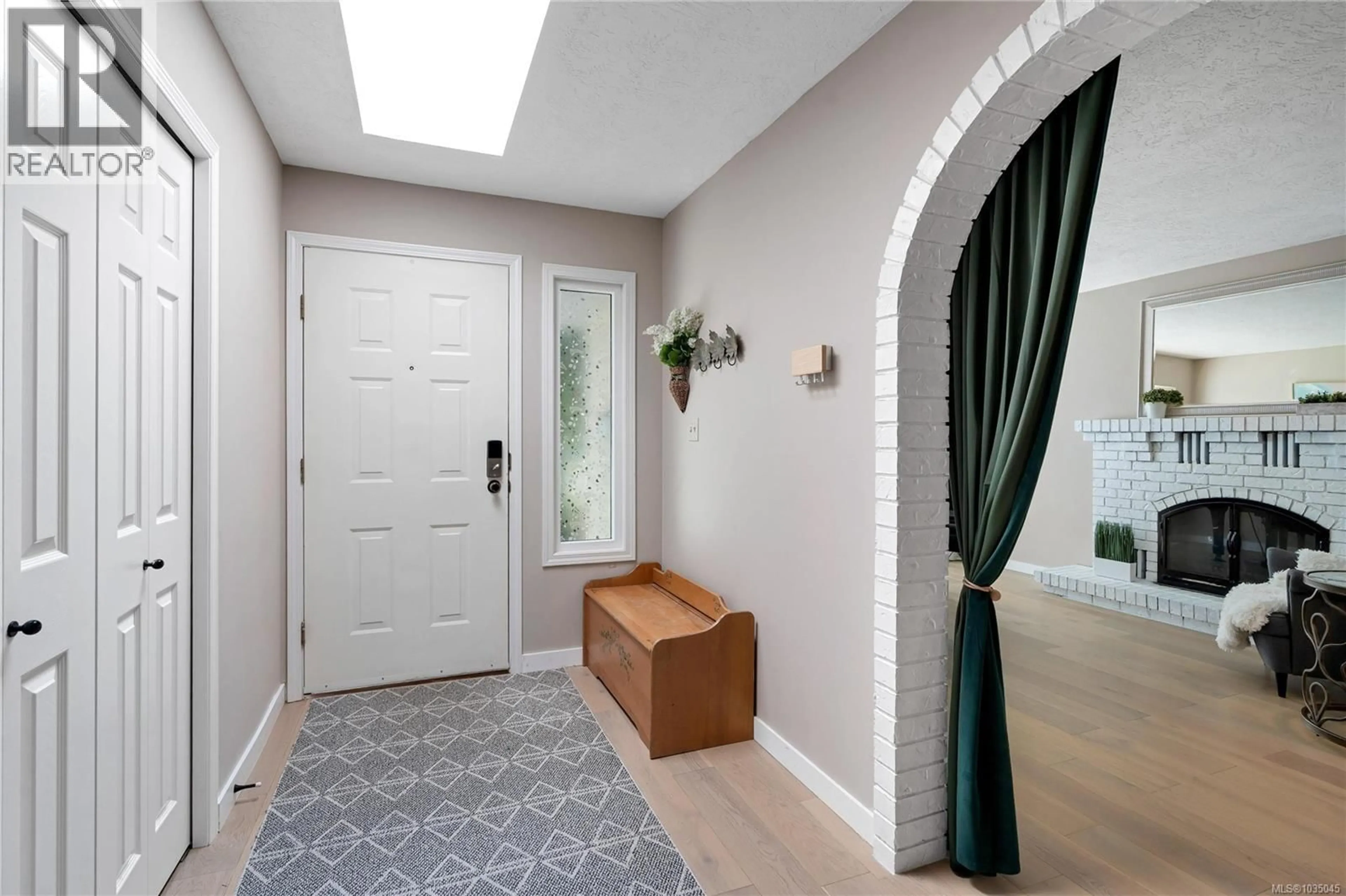 Indoor entryway for 748 MACAN PLACE, Colwood British Columbia V9B5P4