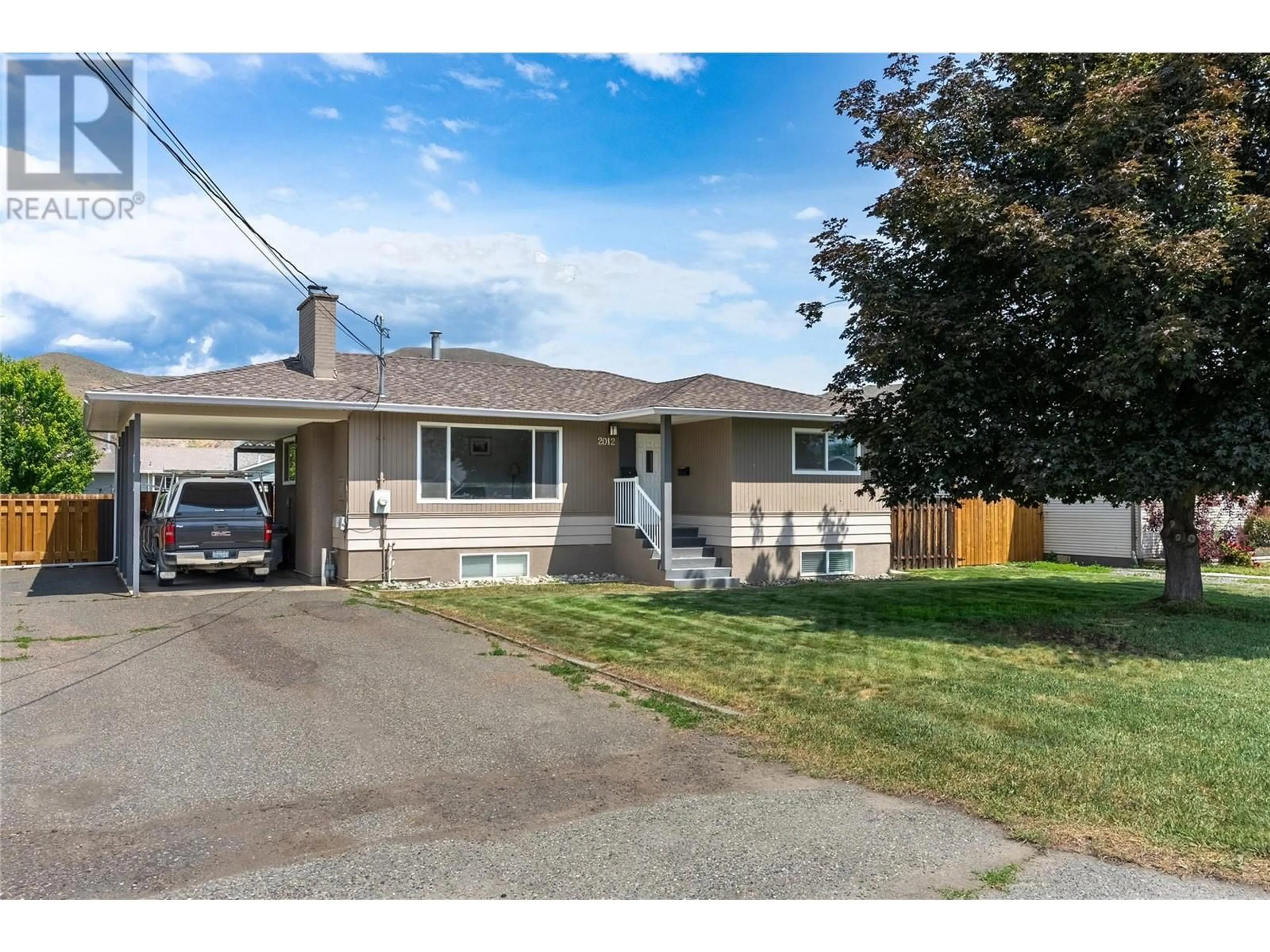 Home with vinyl exterior material, street for 2012 FLEETWOOD AVENUE, Kamloops British Columbia V2B4S4