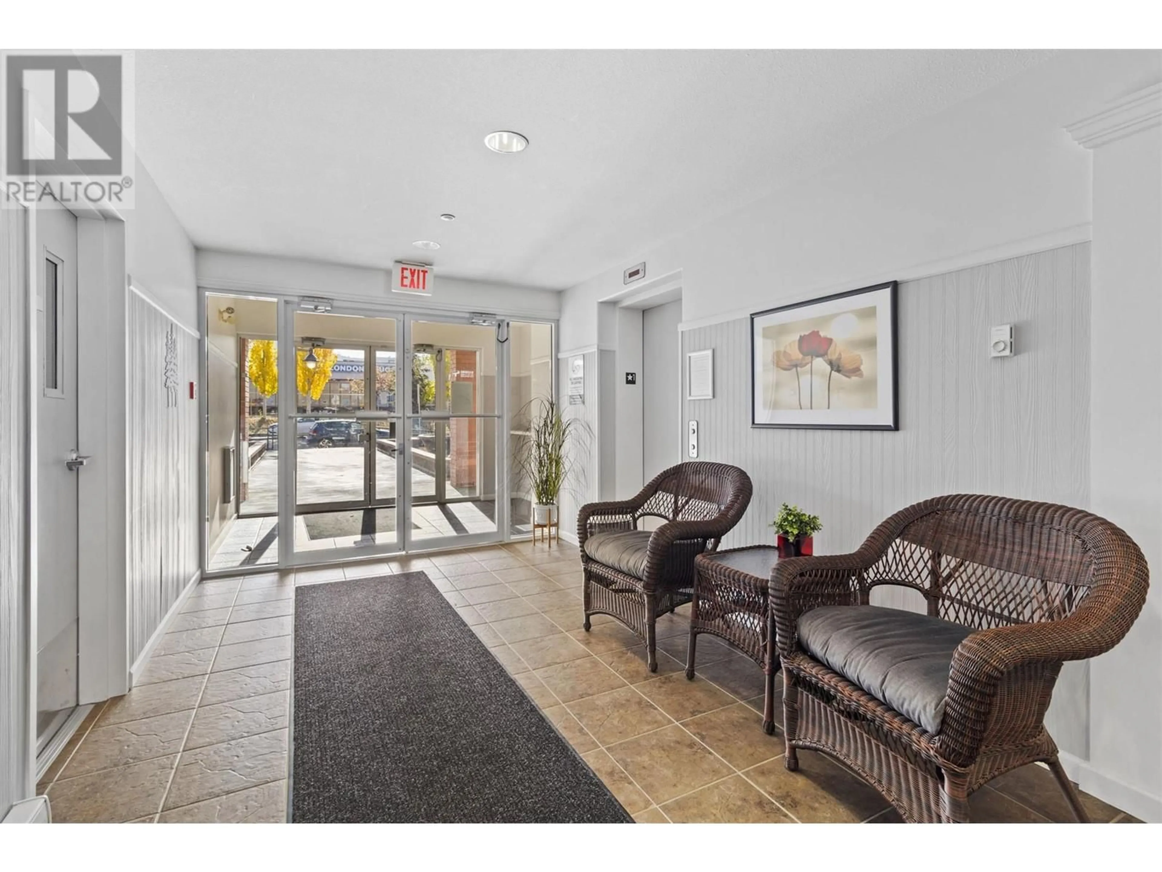 Indoor foyer for 311 - 550 LORNE STREET, Kamloops British Columbia V2C1W3