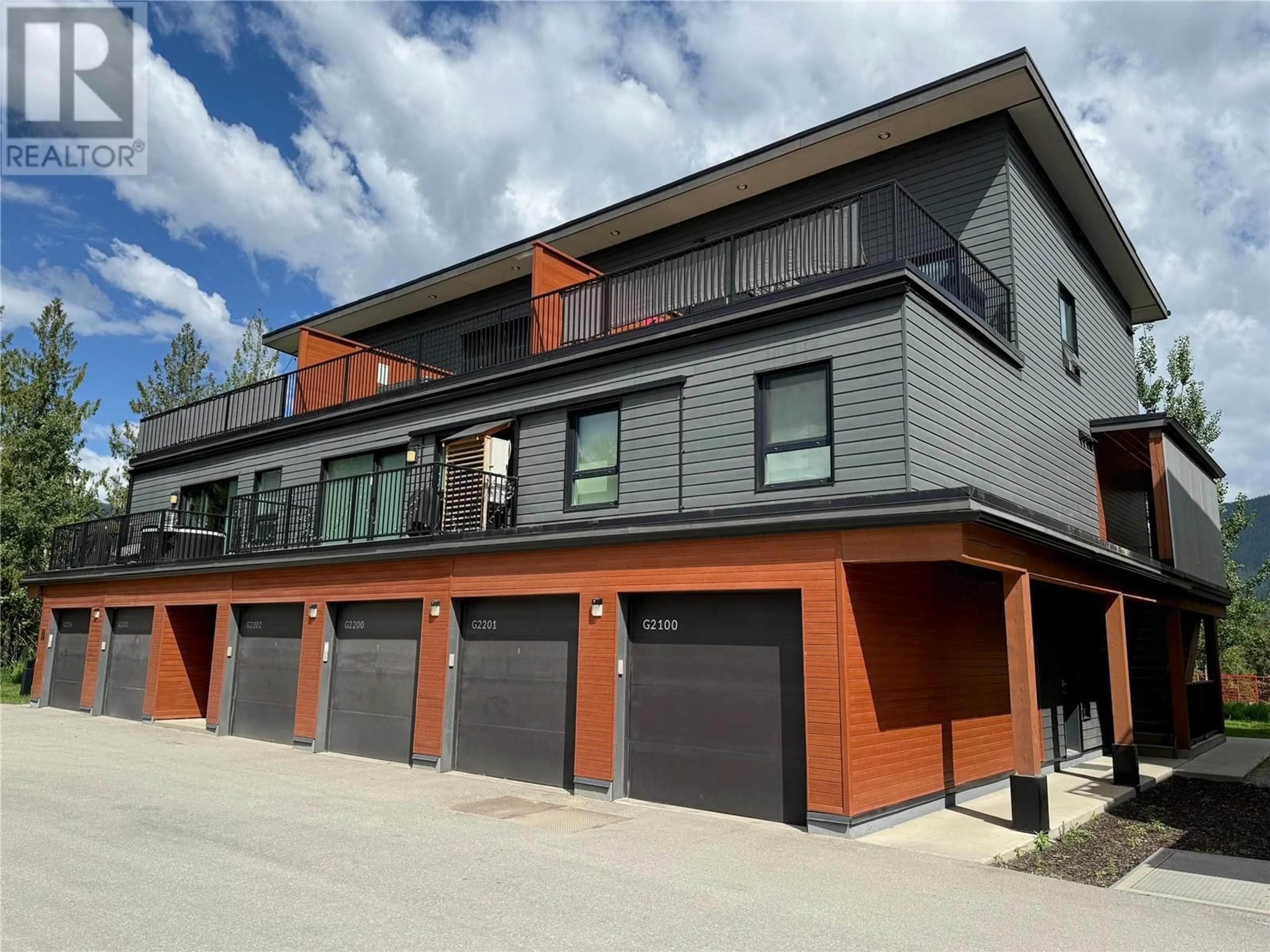 Home with vinyl exterior material, street for 2100 - 1901 NELS NELSON CRESCENT, Revelstoke British Columbia V0E2S3