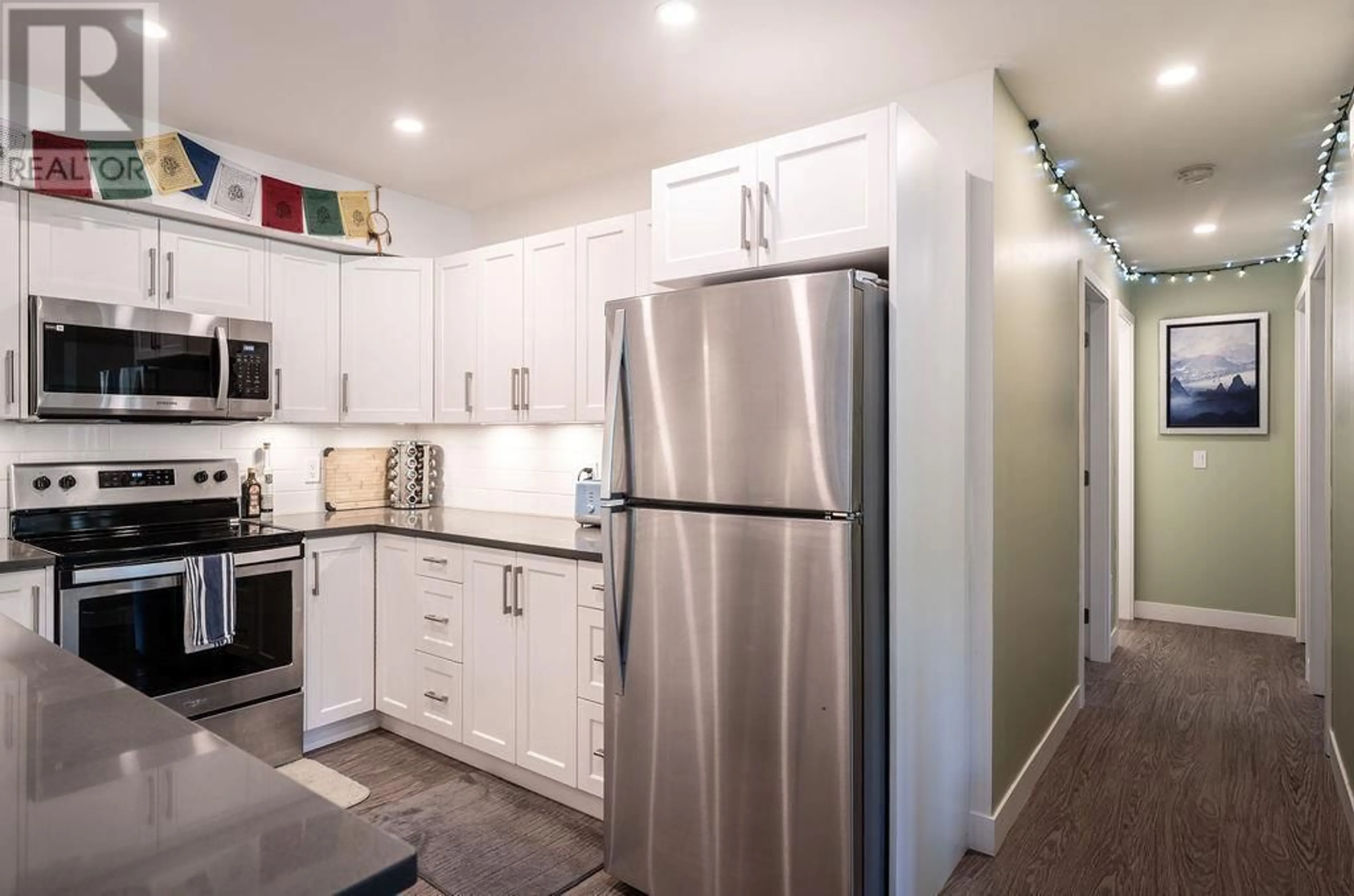 Standard kitchen, unknown for 2100 - 1901 NELS NELSON CRESCENT, Revelstoke British Columbia V0E2S3