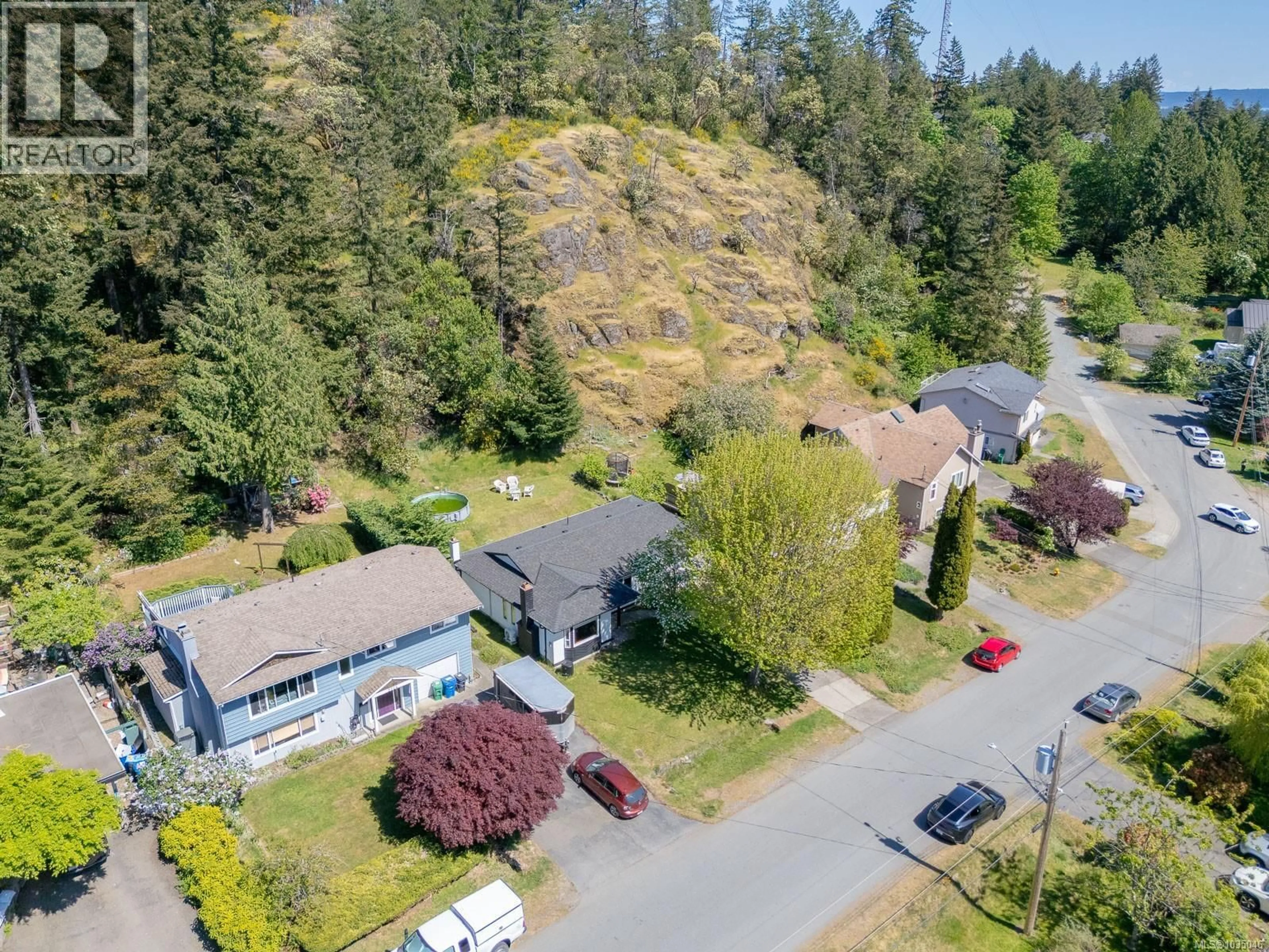 A pic from outside/outdoor area/front of a property/back of a property/a pic from drone, unknown for 3716 HOWDEN DRIVE, Nanaimo British Columbia V9T3V9