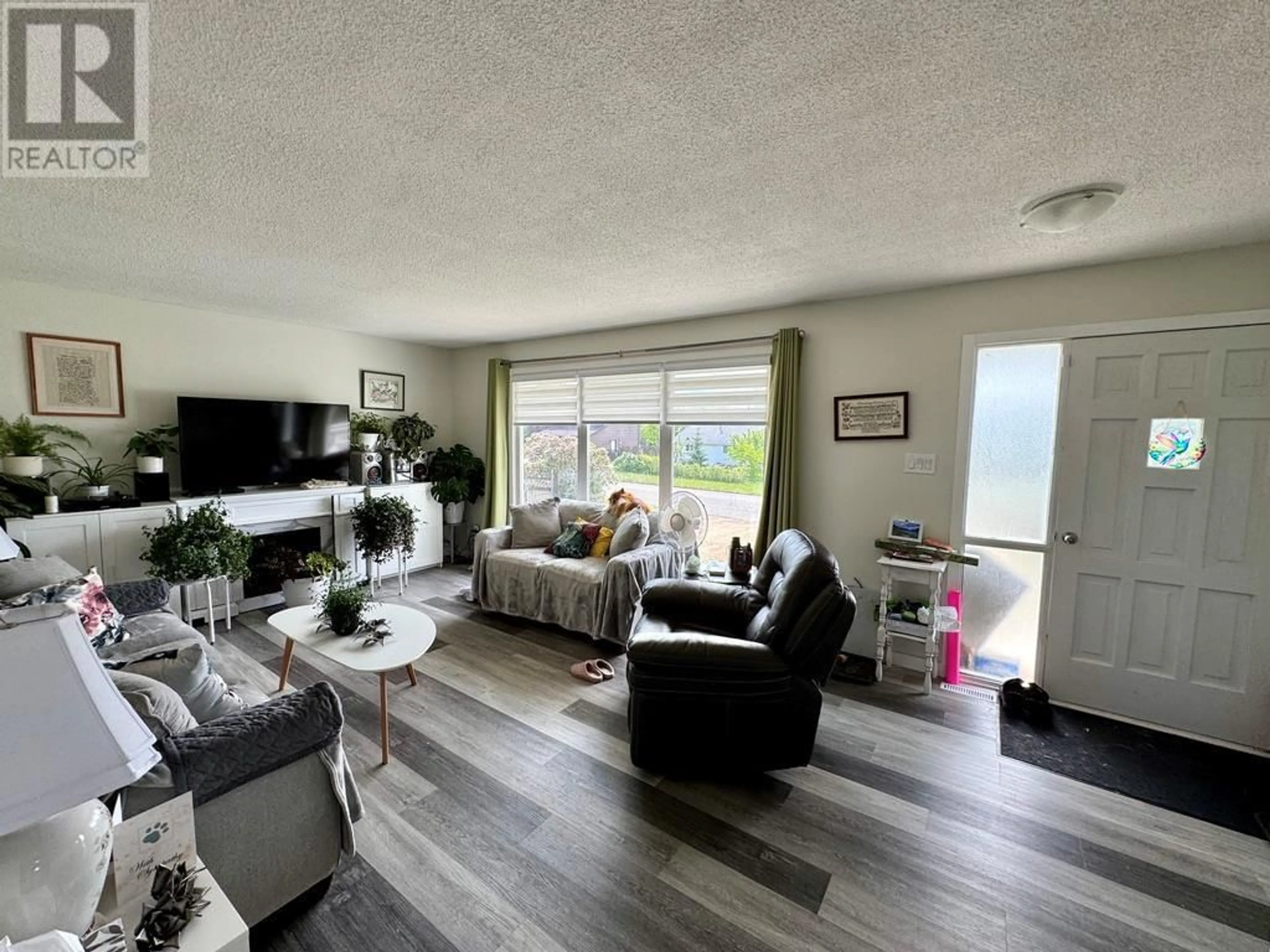 Living room with furniture, unknown for 924 93 AVENUE, Dawson Creek British Columbia V1G1C8