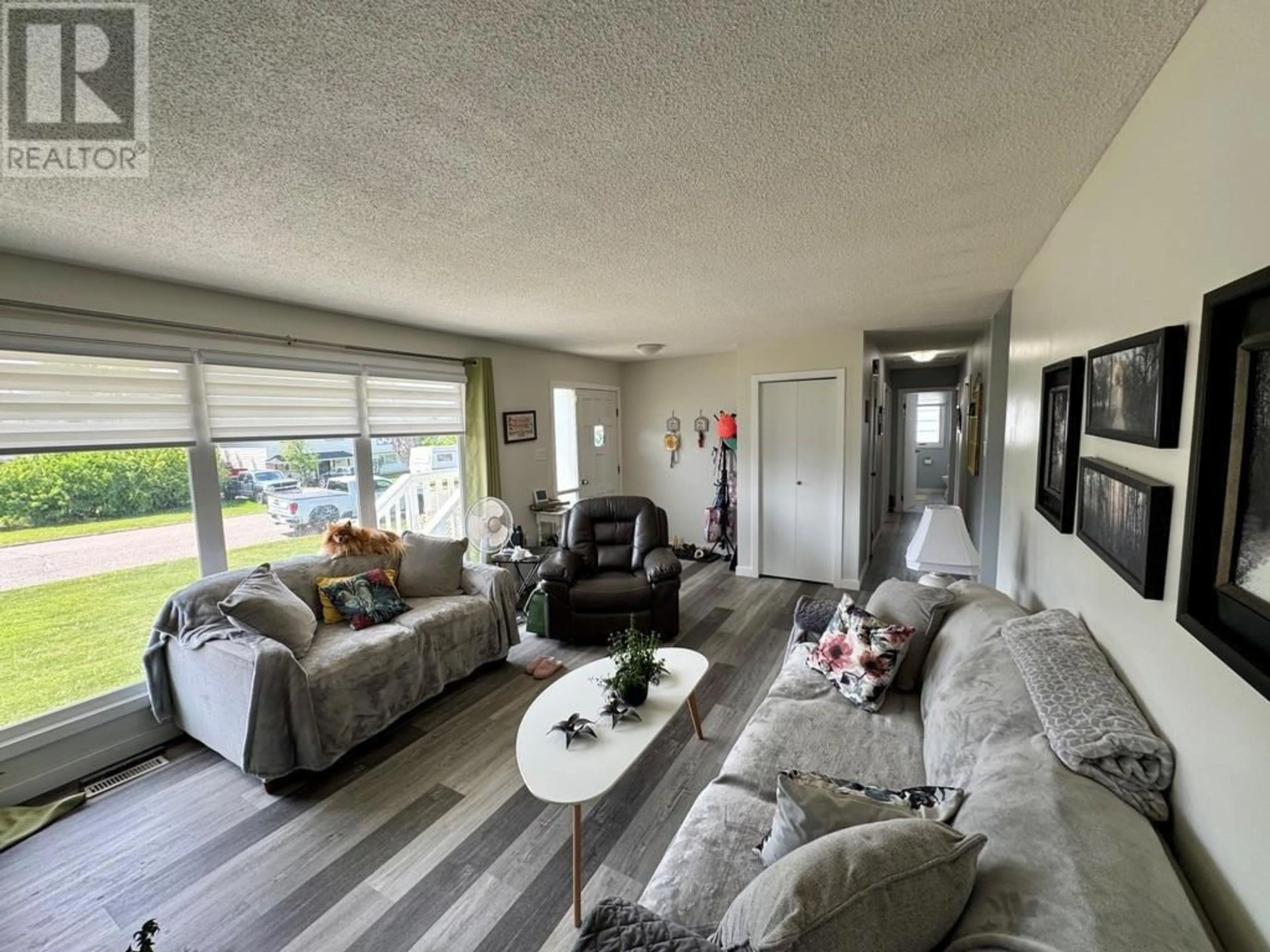 Living room with furniture, unknown for 924 93 AVENUE, Dawson Creek British Columbia V1G1C8