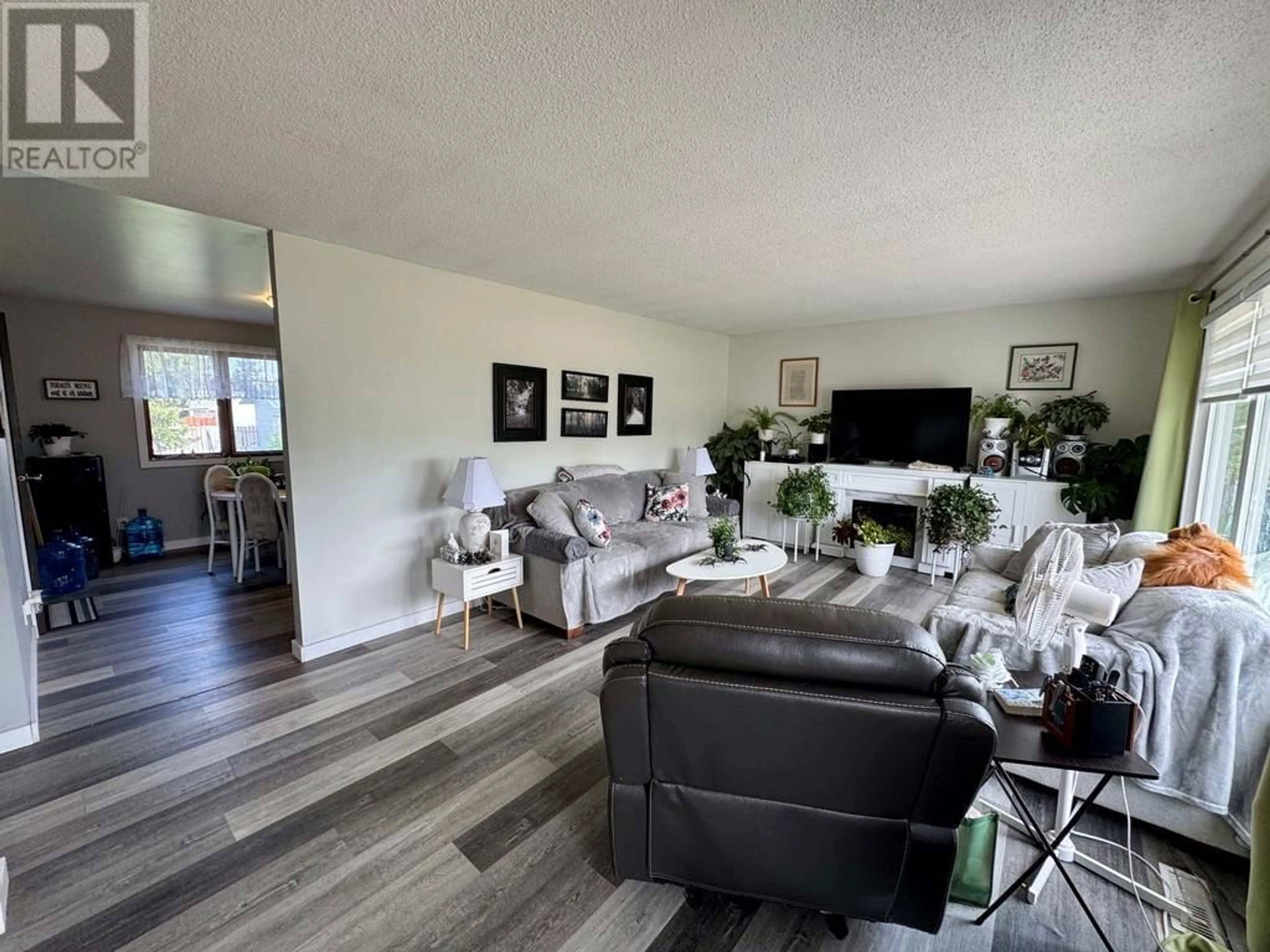 Living room with furniture, unknown for 924 93 AVENUE, Dawson Creek British Columbia V1G1C8