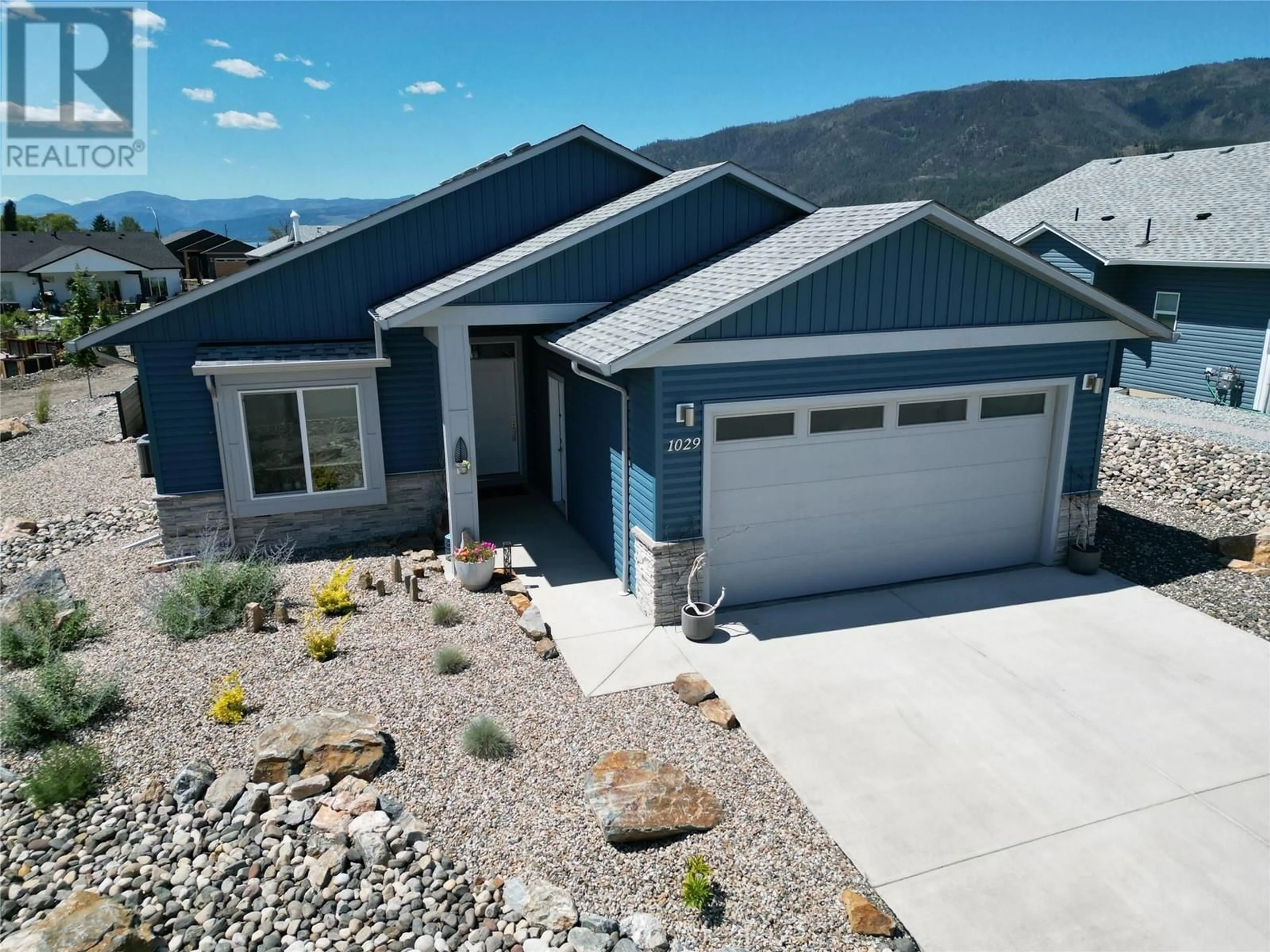 Home with vinyl exterior material, mountain view for 1029 10TH AVENUE, Vernon British Columbia V1H1Z1