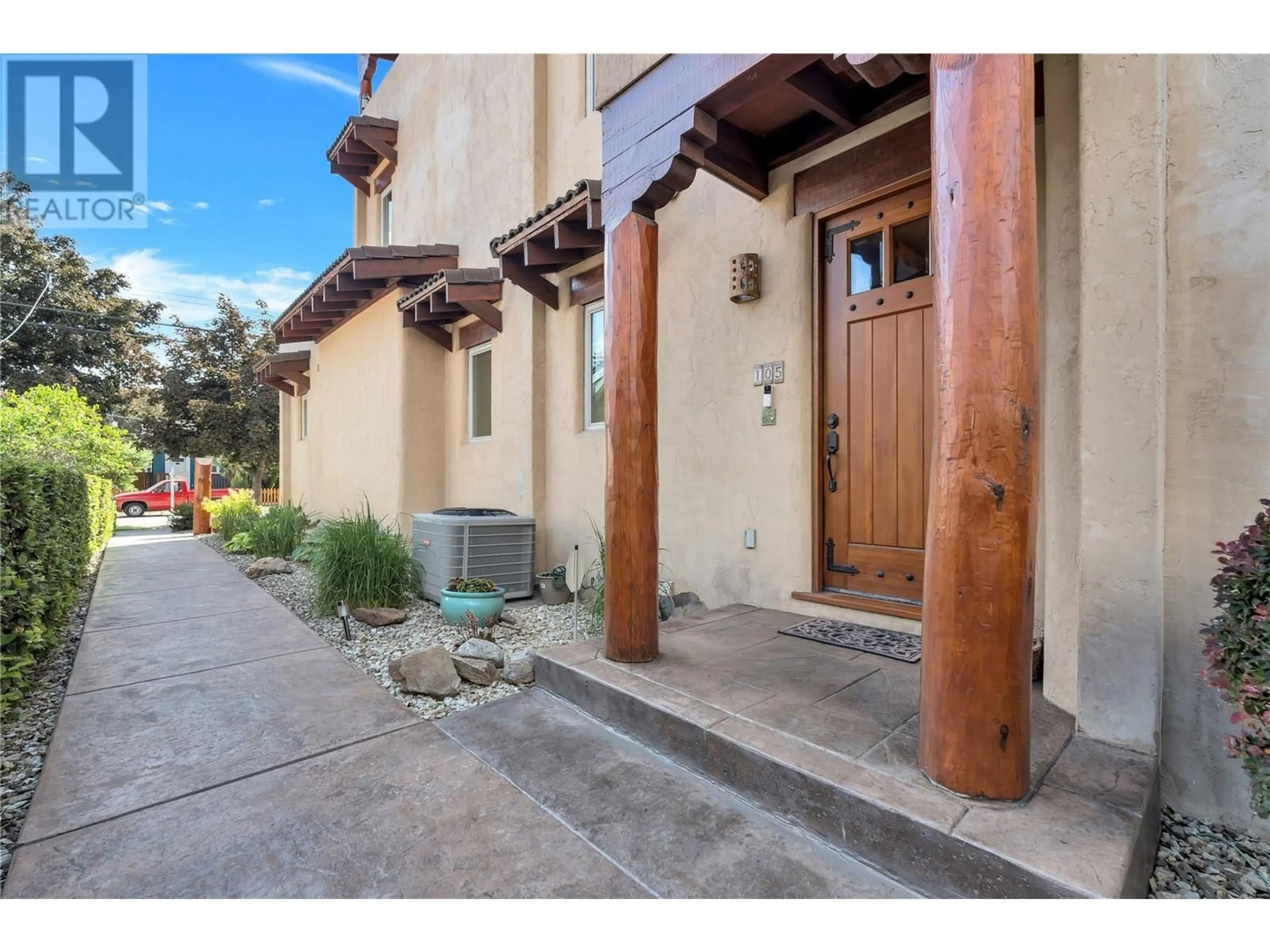 Indoor entryway for 105 - 483 MAURICE STREET, Penticton British Columbia V2A5V8