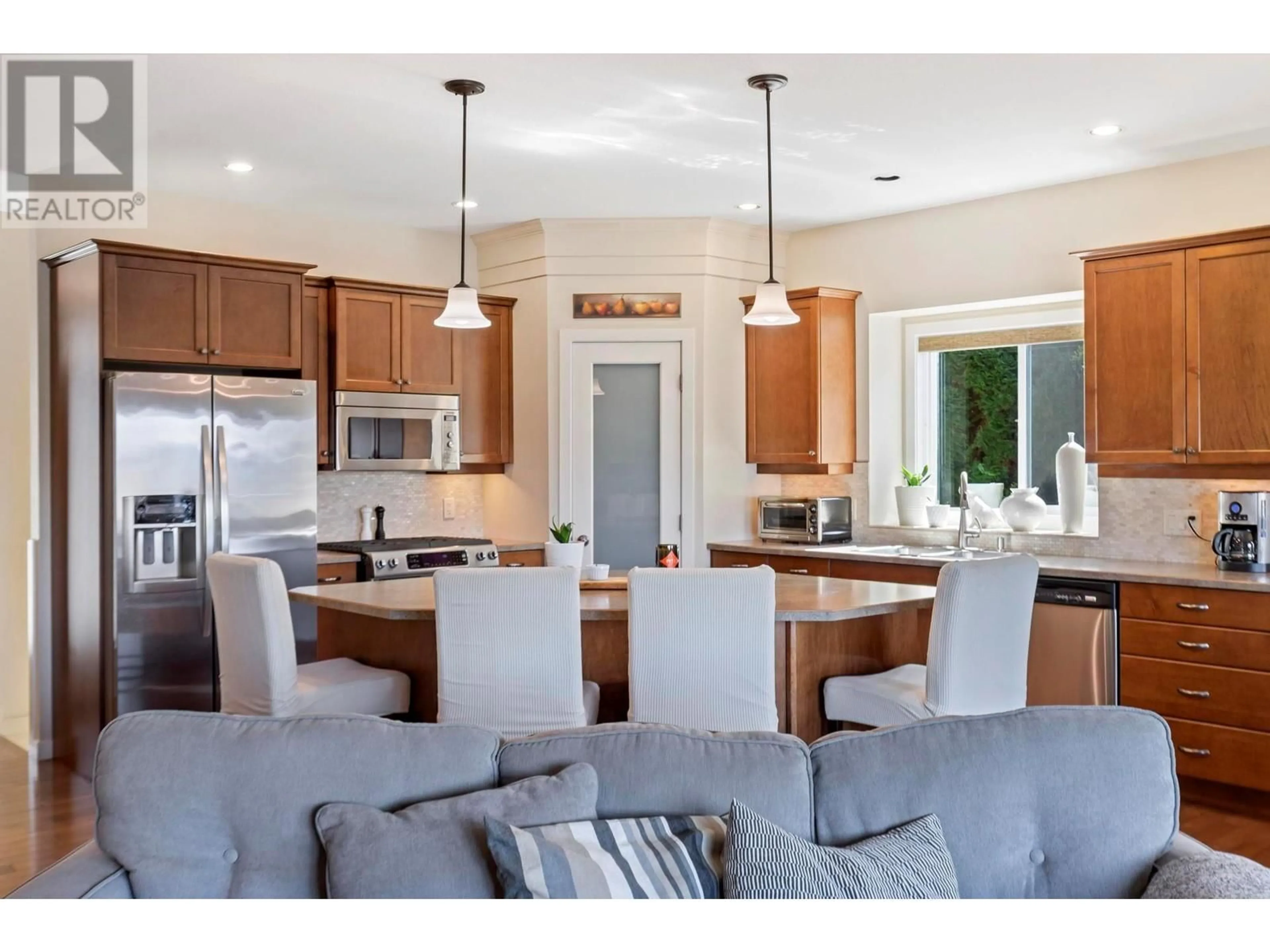 Open concept kitchen, unknown for 920 GRAF ROAD, Kelowna British Columbia V1P1C1