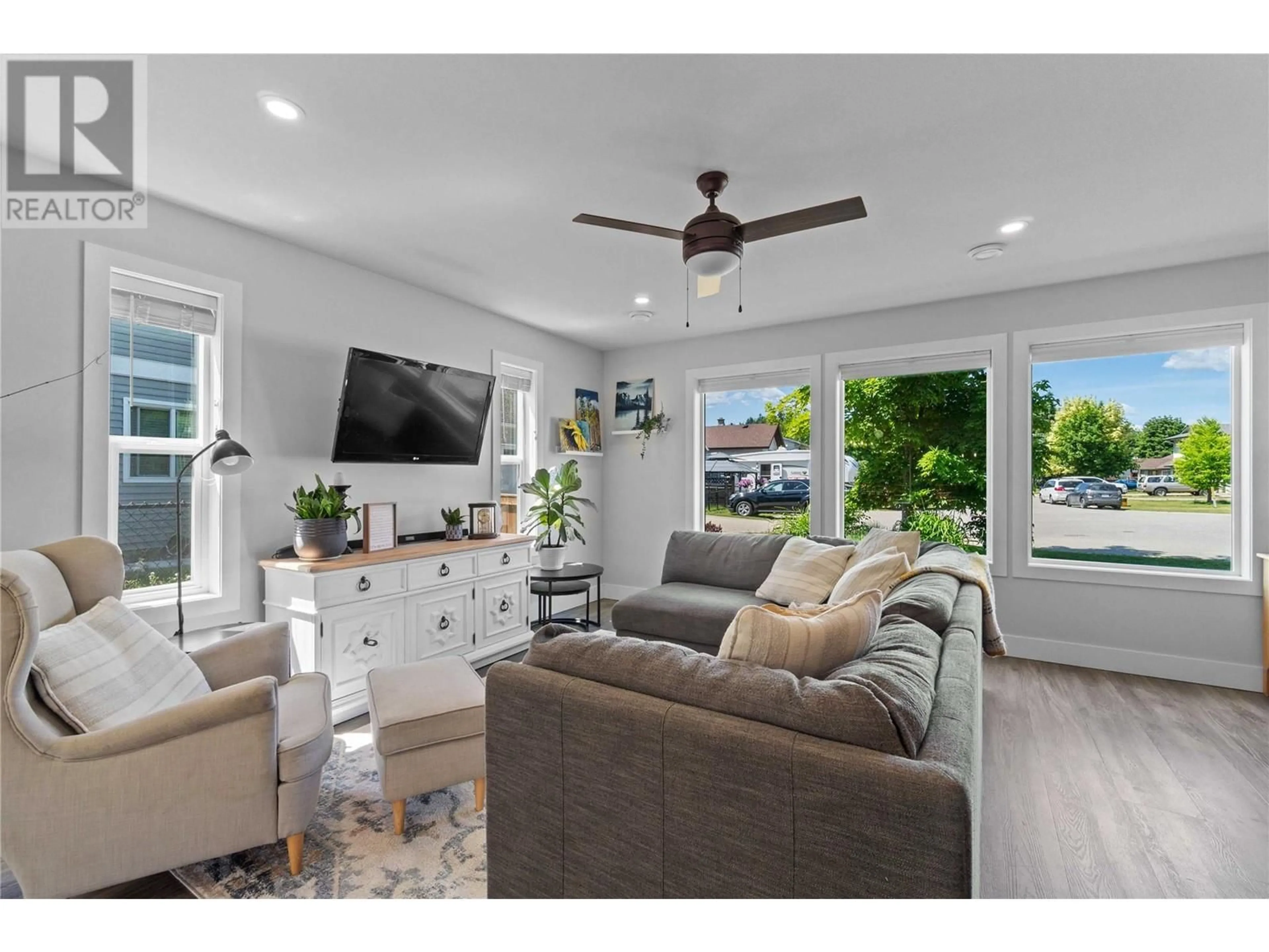 Living room with furniture, unknown for 5840 73 AVENUE NORTHEAST, Salmon Arm British Columbia V0E1K0