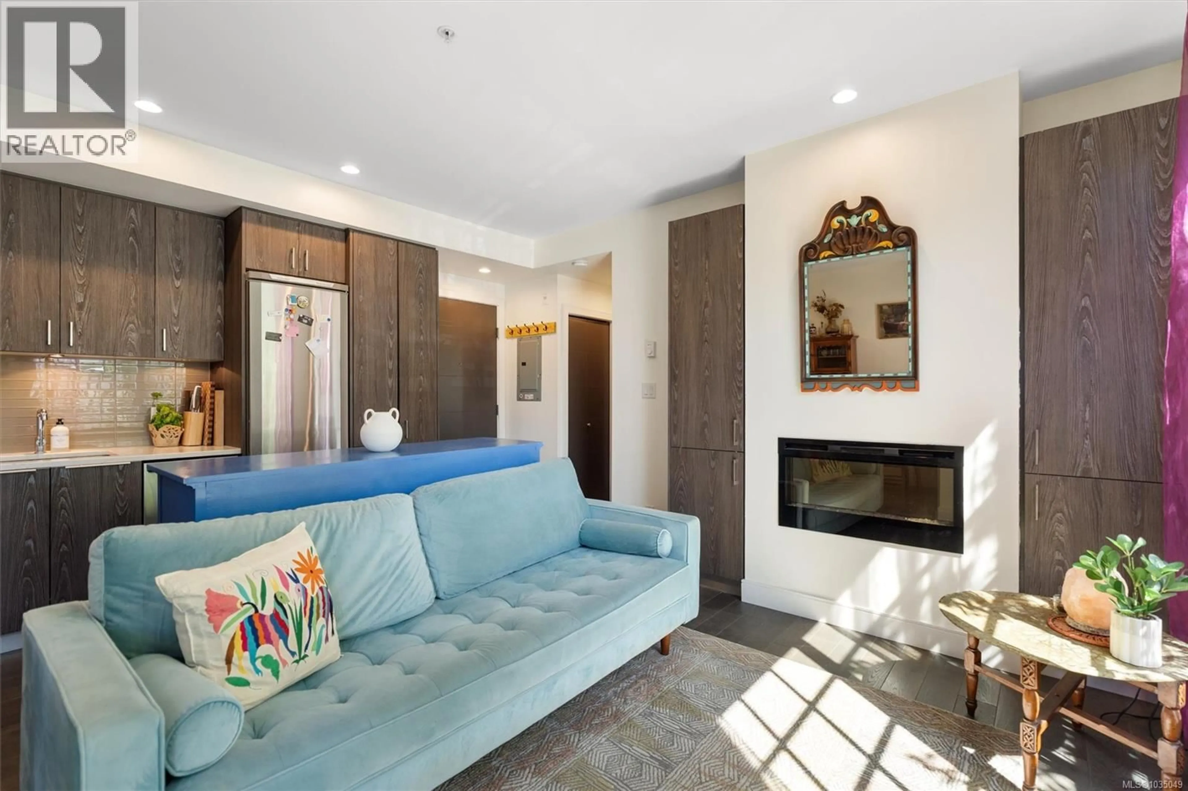 Living room with furniture, unknown for 105 - 1011 BURDETT AVENUE, Victoria British Columbia V8V3G9