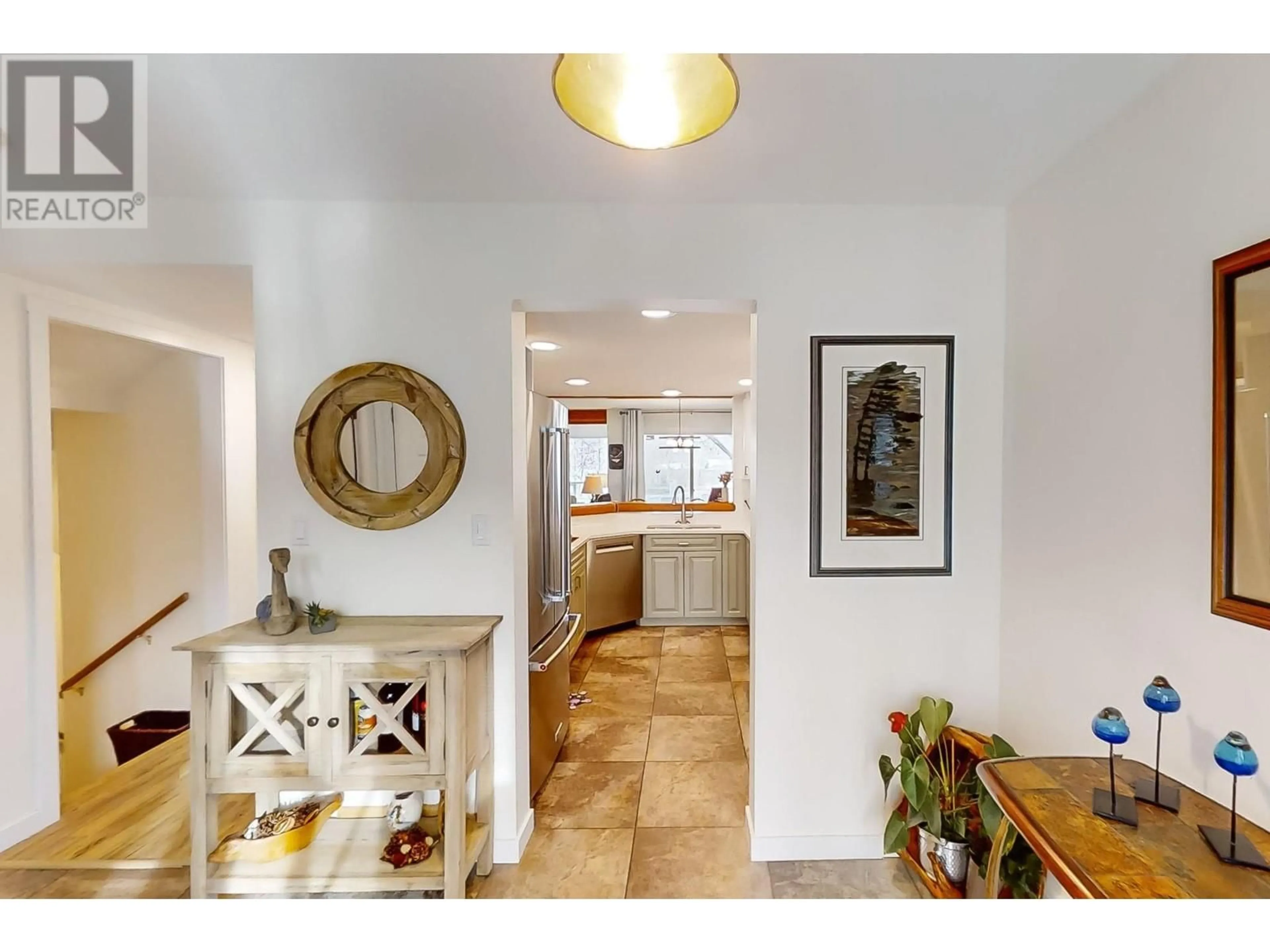 Indoor entryway for 12 - 763 FRONT STREET, Kamloops British Columbia V2C6S8