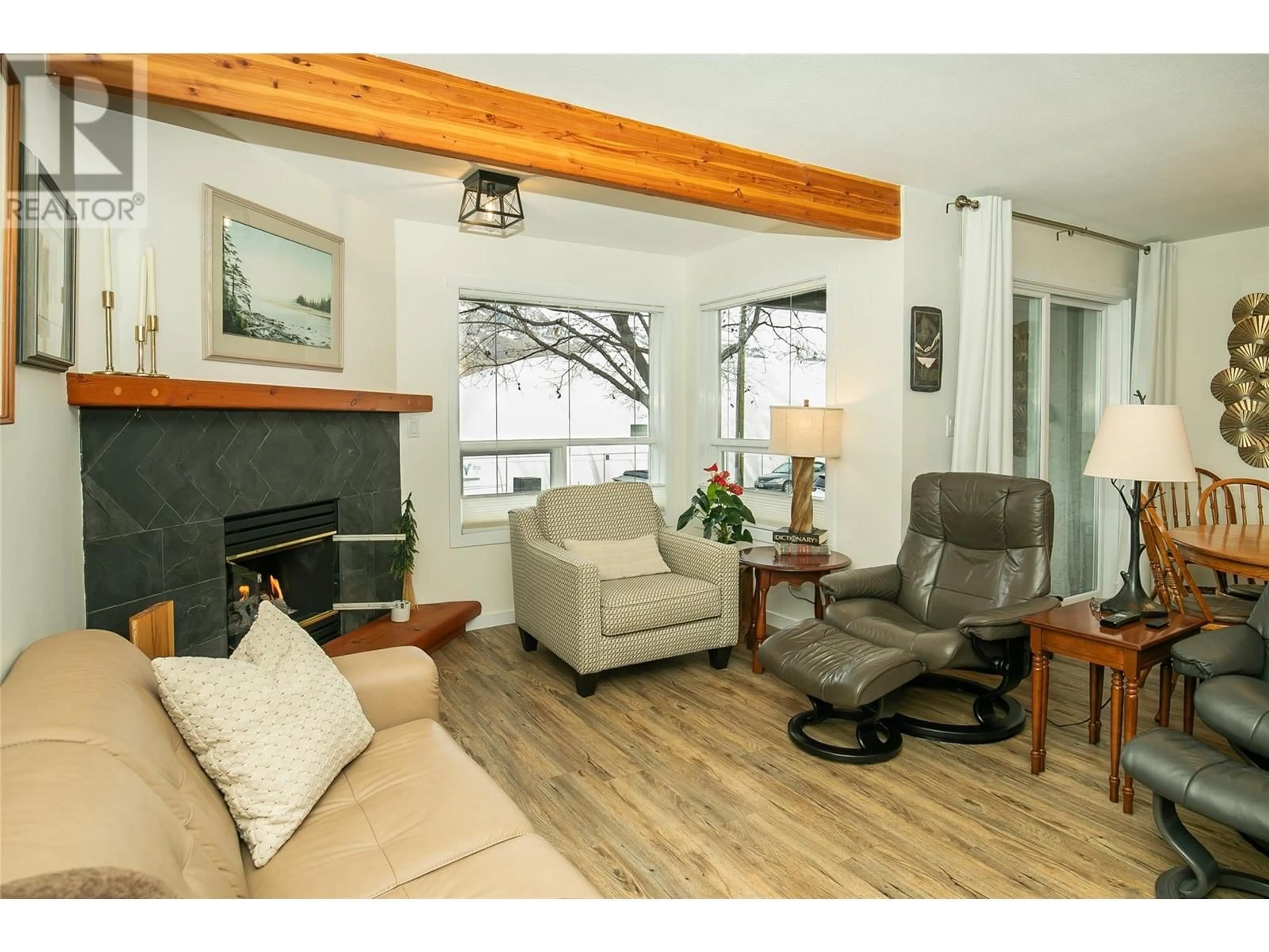 Living room with furniture, wood/laminate floor for 12 - 763 FRONT STREET, Kamloops British Columbia V2C6S8