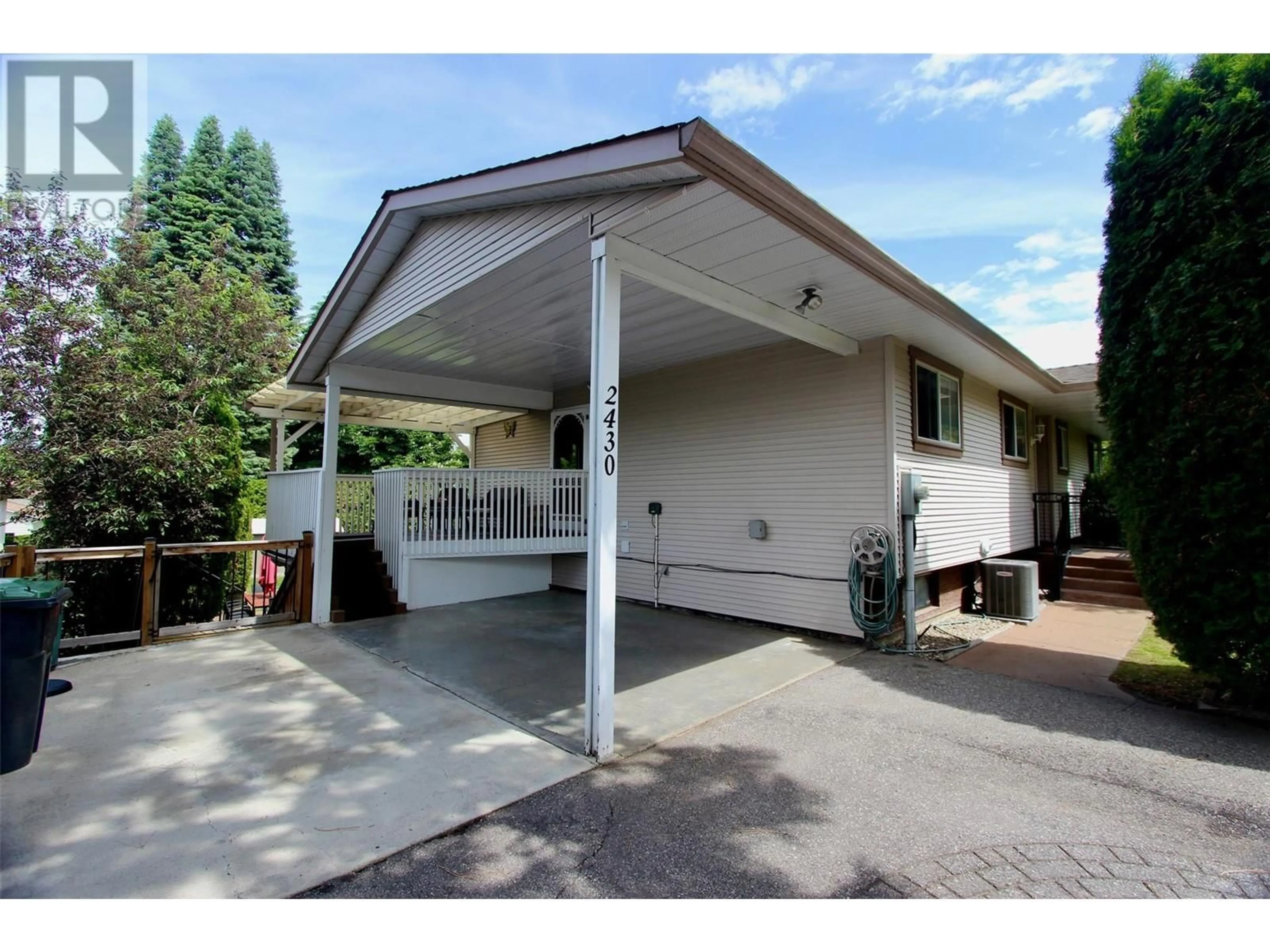Indoor garage for 2430 FAIRHALL ROAD, Kelowna British Columbia V1W2W2