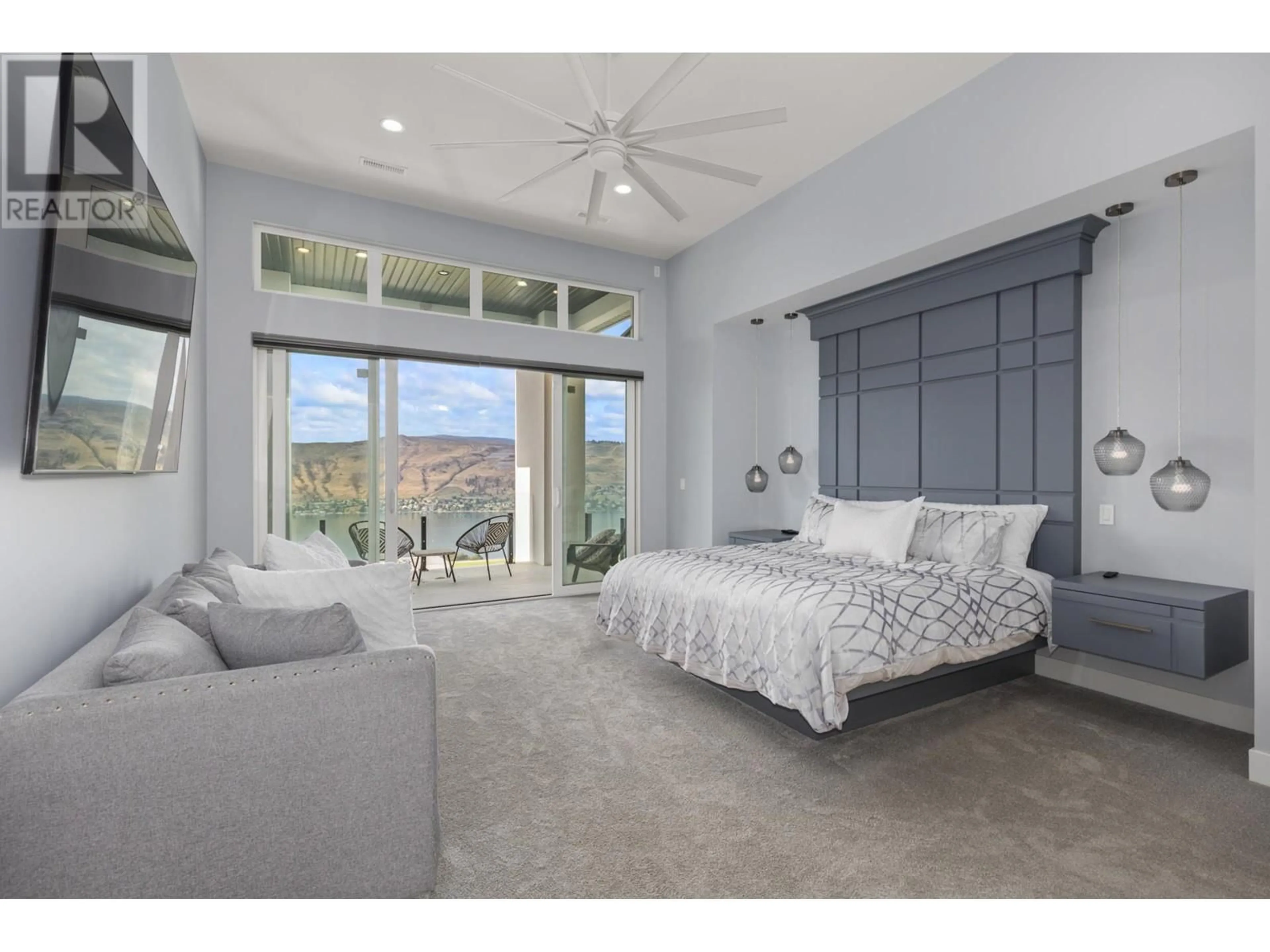 Bedroom with bed, ceramic/tile floor for 112 SUNSET BOULEVARD, Vernon British Columbia V1H1T7