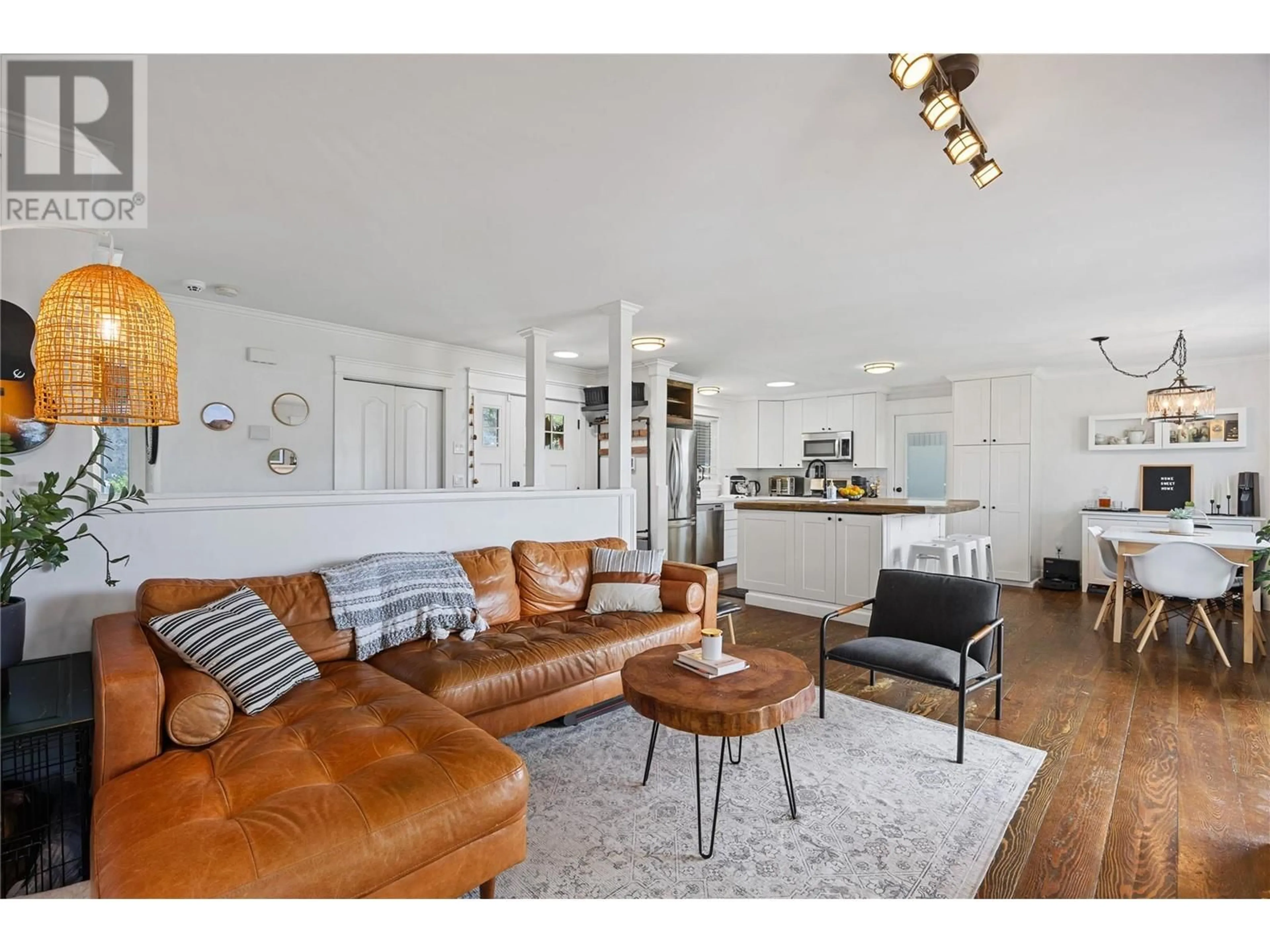 Living room with furniture, unknown for 2471 SKEENA DRIVE, Kamloops British Columbia V2E1V4