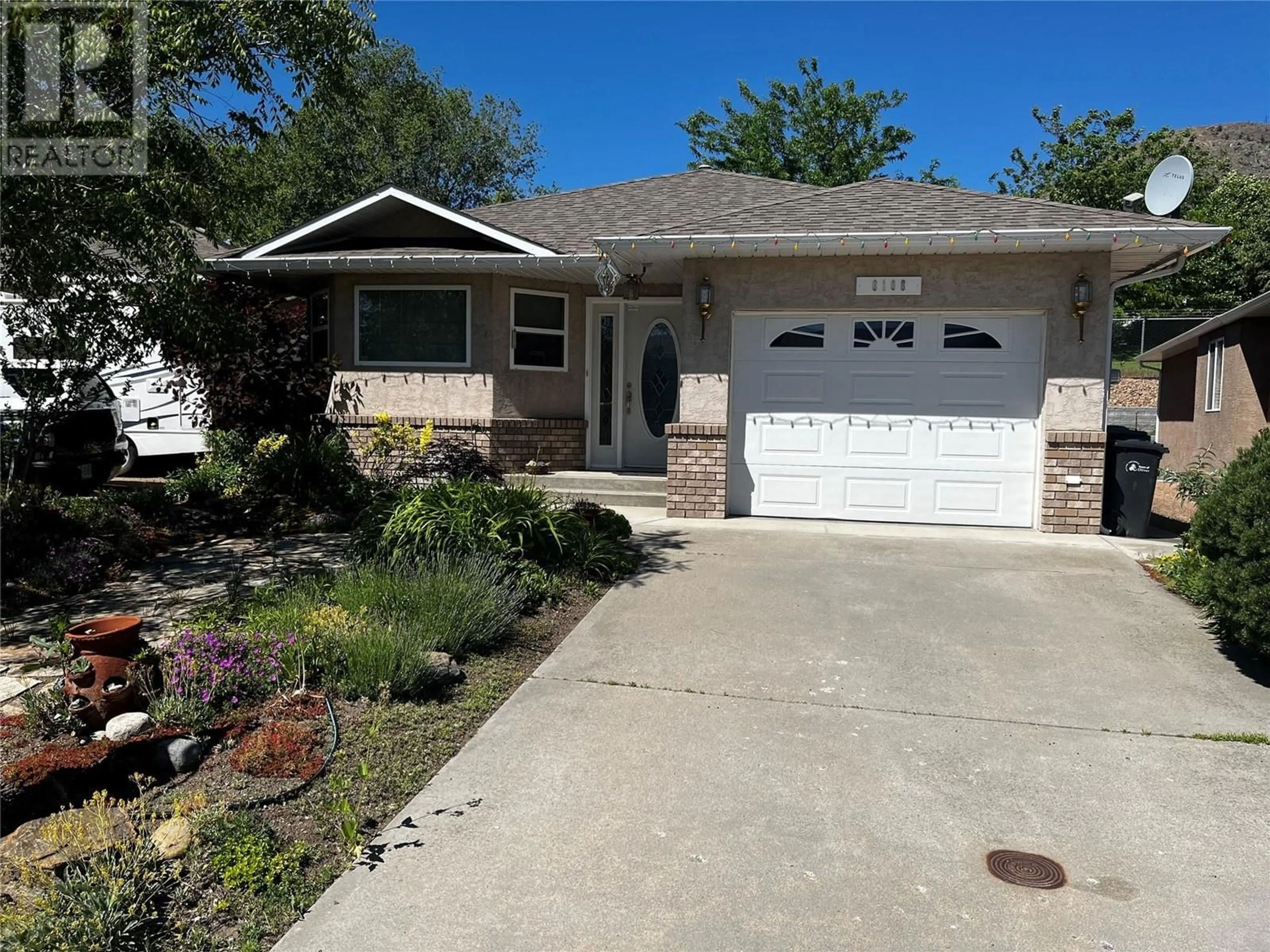 Home with vinyl exterior material, street for 6108 SAINT MARTIN PLACE, Oliver British Columbia V0H1T0