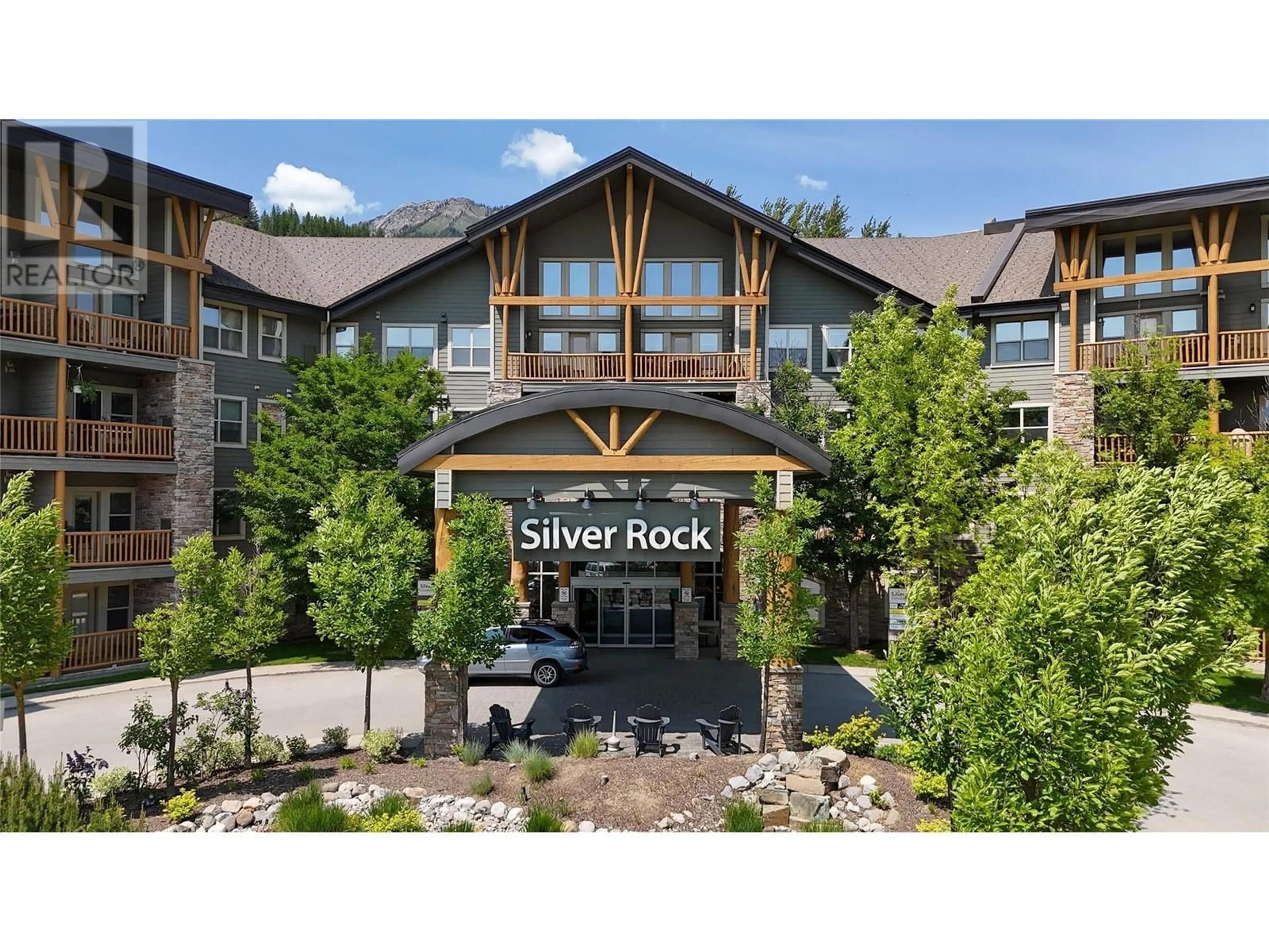 Indoor foyer for 221 - 1500 MCDONALD AVENUE, Fernie British Columbia V0B1M0
