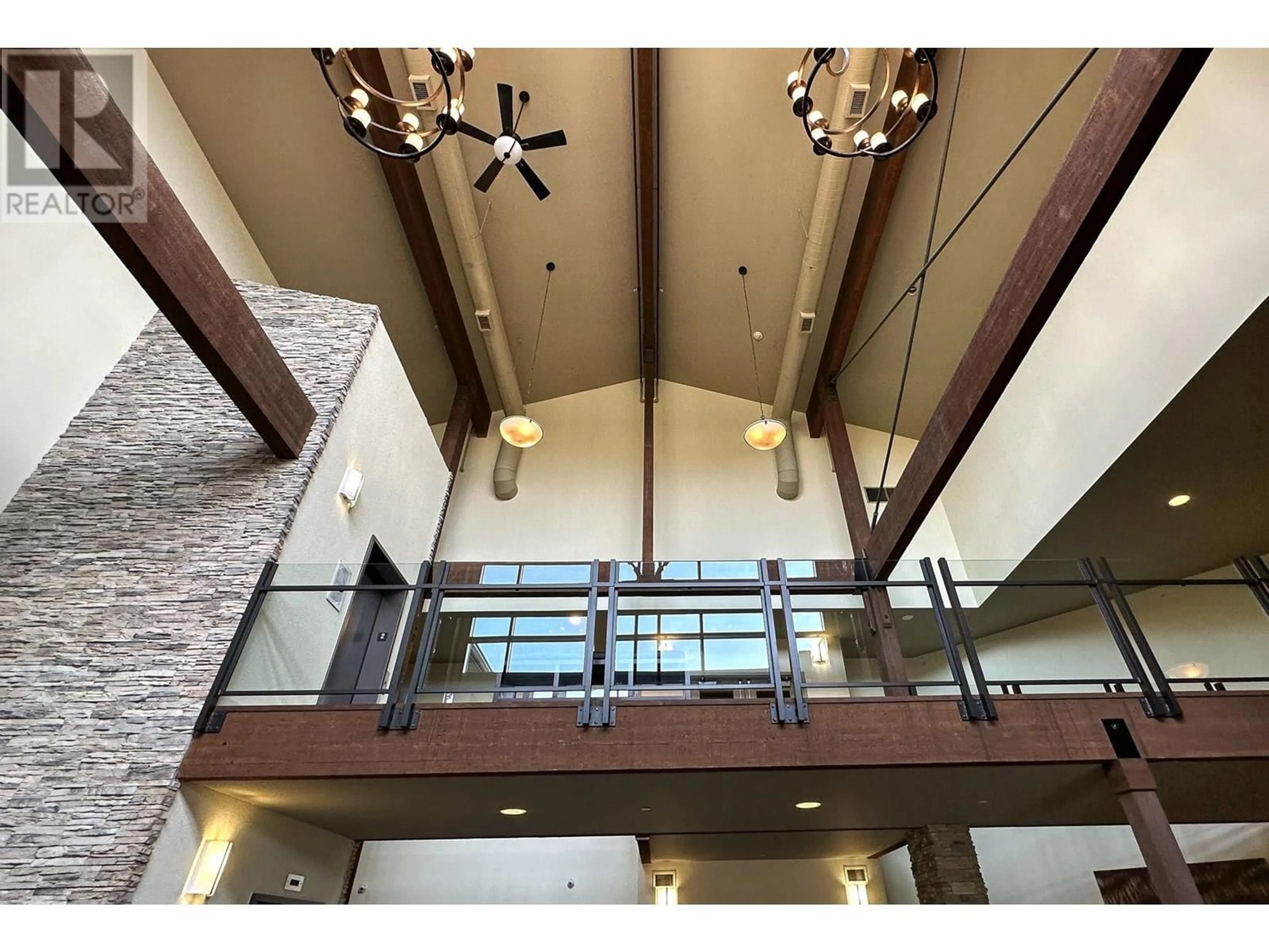 Indoor foyer for 109 - 600 SARSONS ROAD, Kelowna British Columbia V1W5H5
