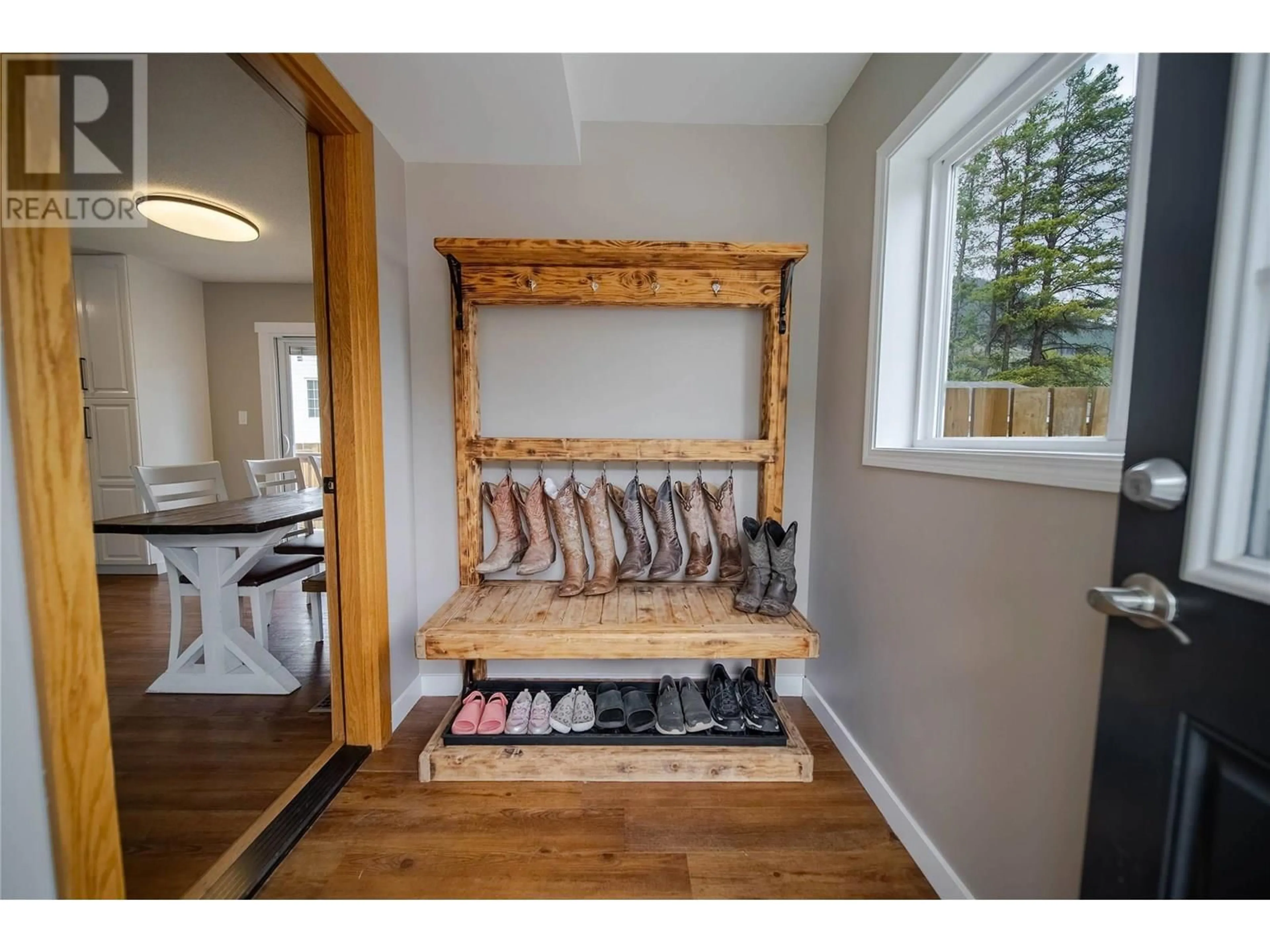 Indoor entryway for 328 PACIFIC YEW CRESCENT, Sparwood British Columbia V0B2G0