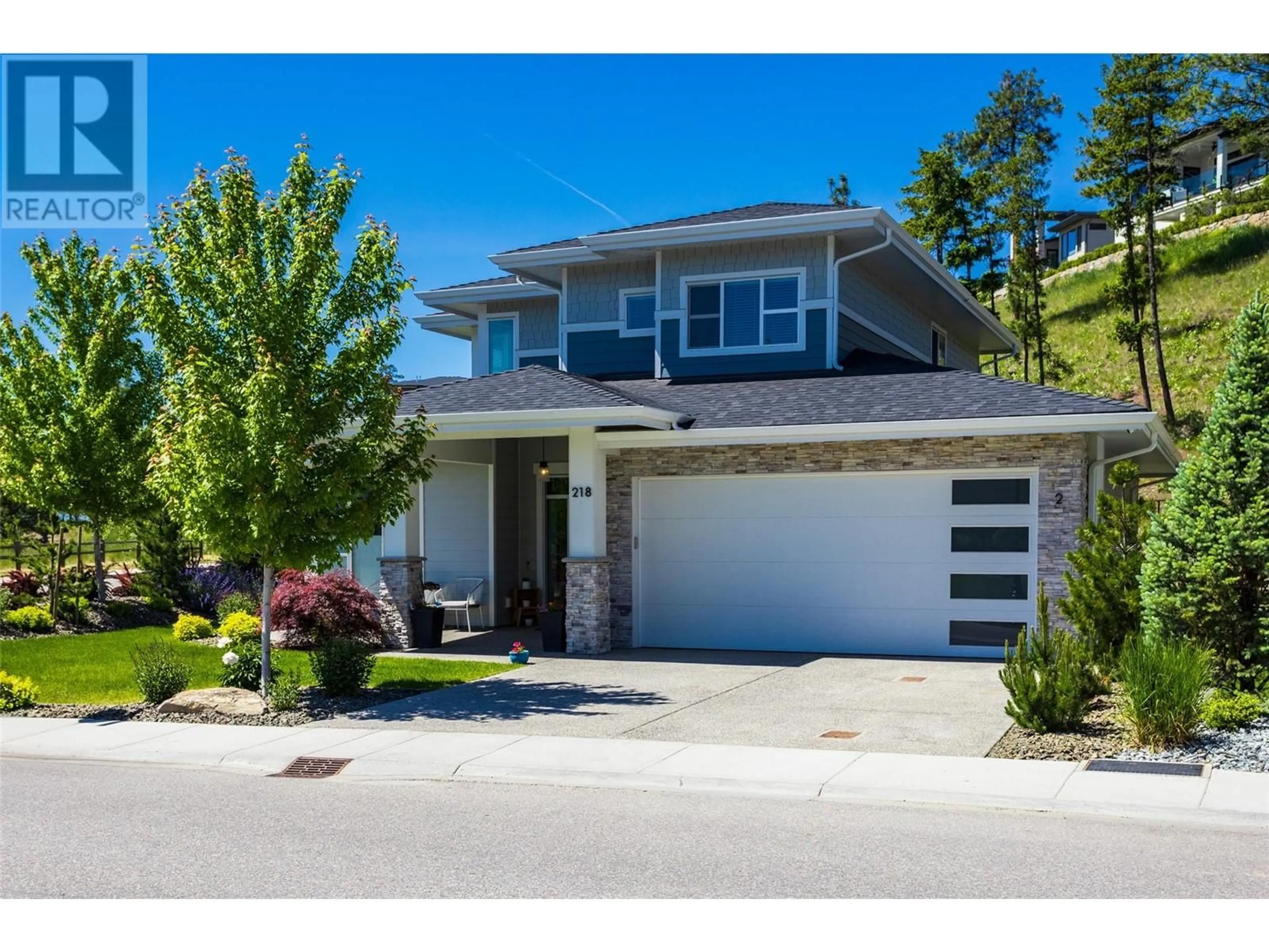 Home with vinyl exterior material, street for 218 ECHO RIDGE DRIVE, Kelowna British Columbia V1V0C9
